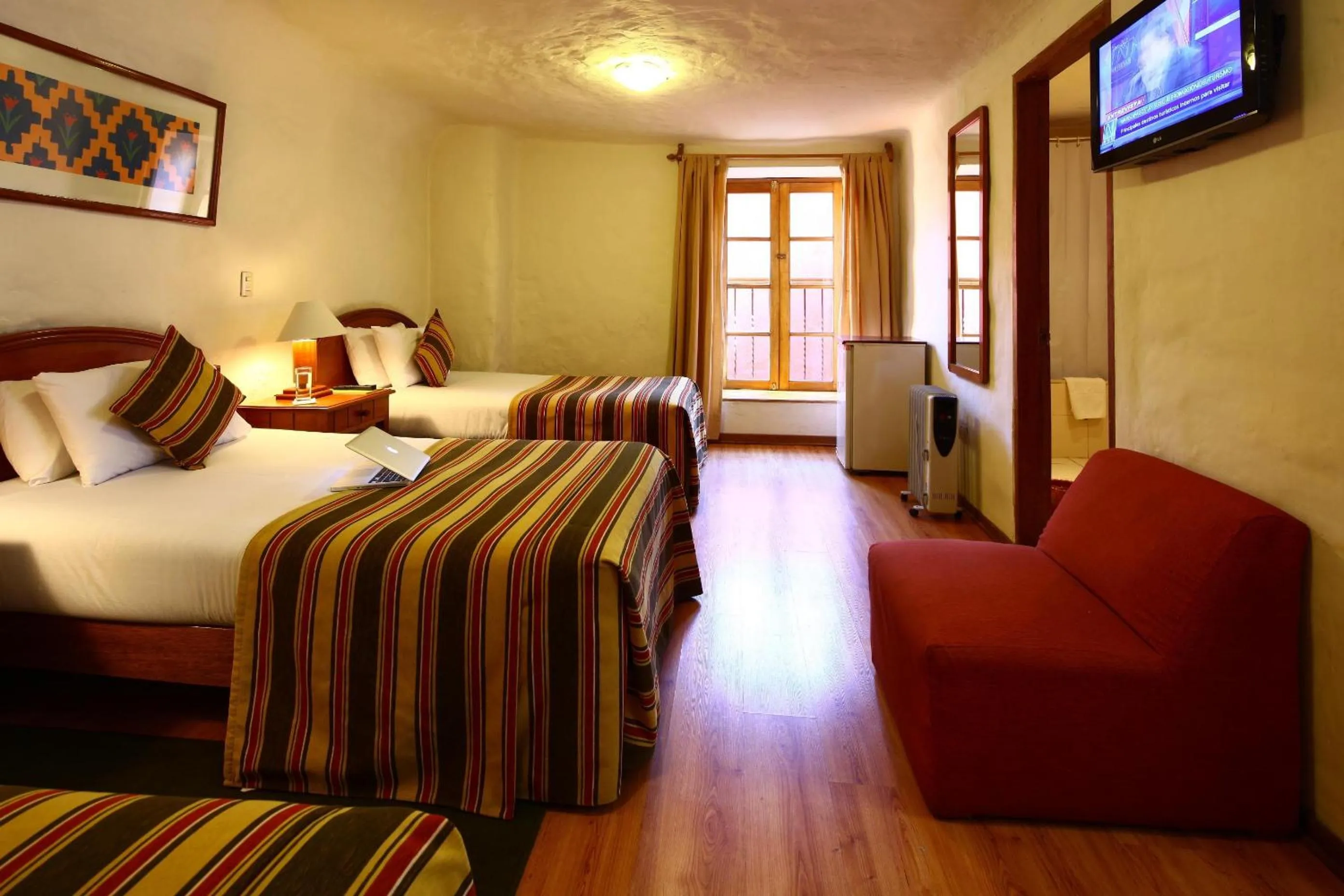 Photo of the whole room, Bed in San Agustin Internacional