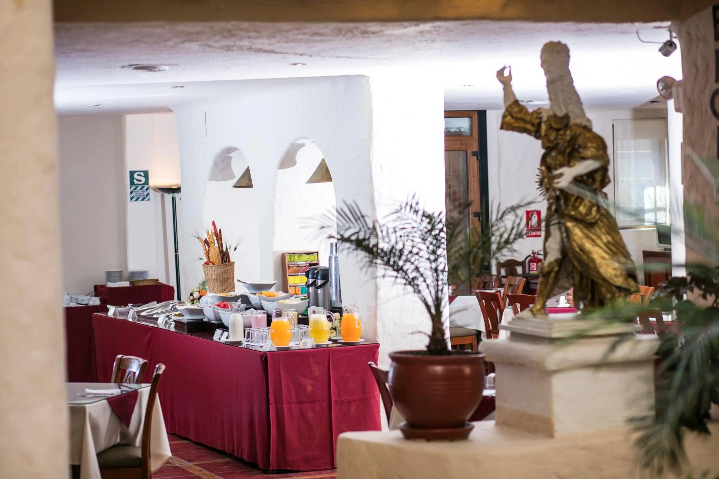 Restaurant/places to eat in San Agustin Internacional