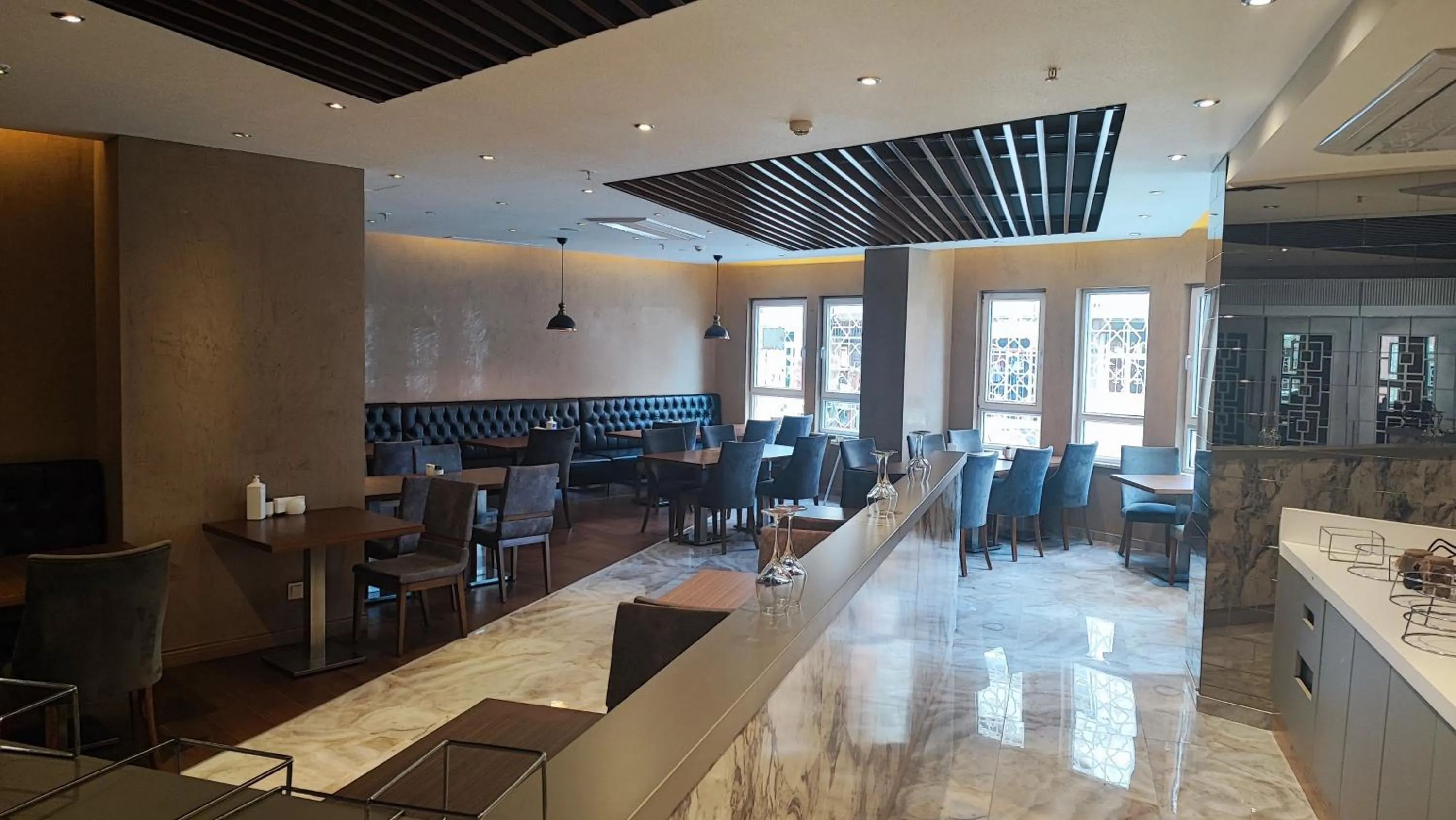 Restaurant/places to eat in Pasapark Karatay Hotel