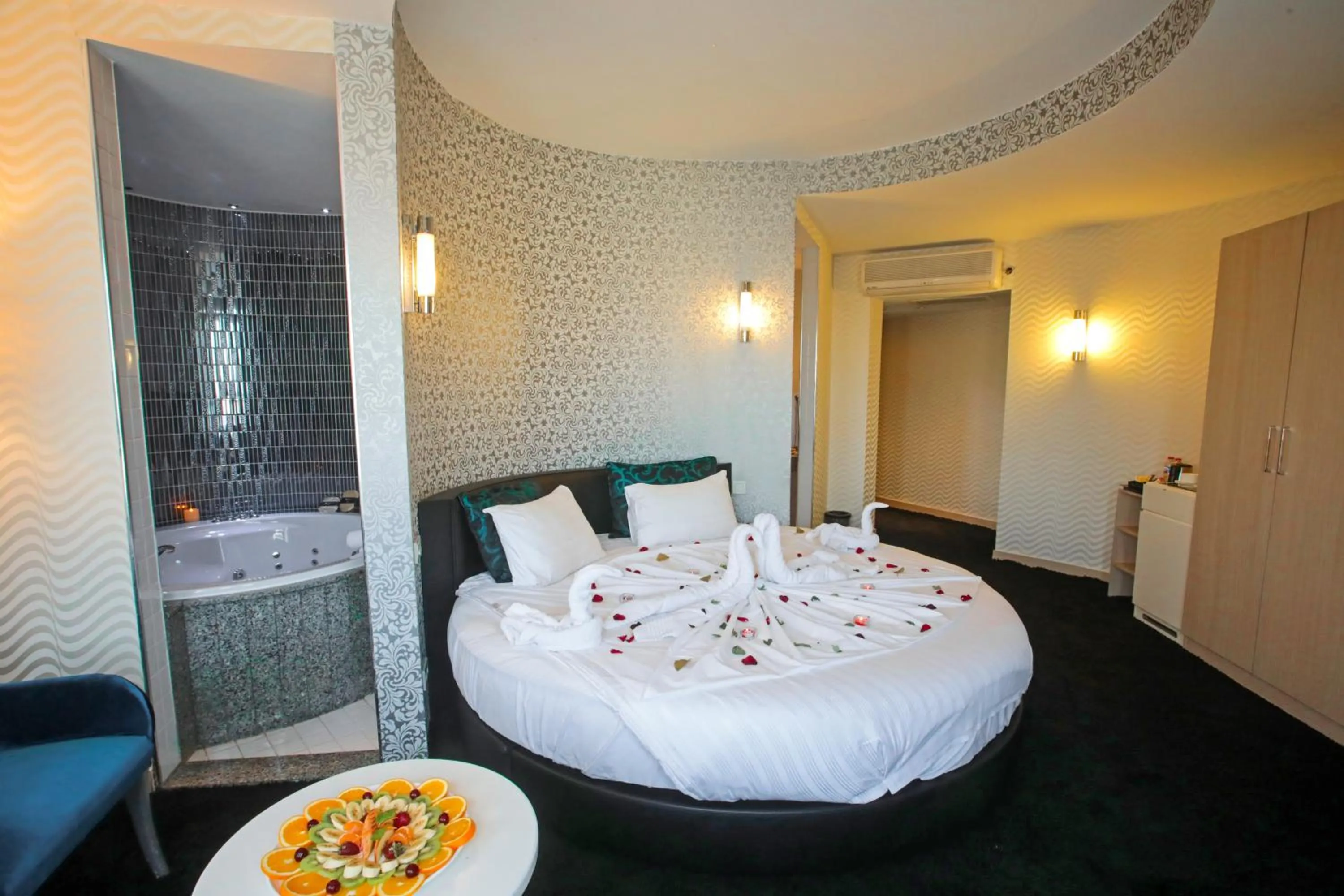 Photo of the whole room in Pasapark Karatay Hotel