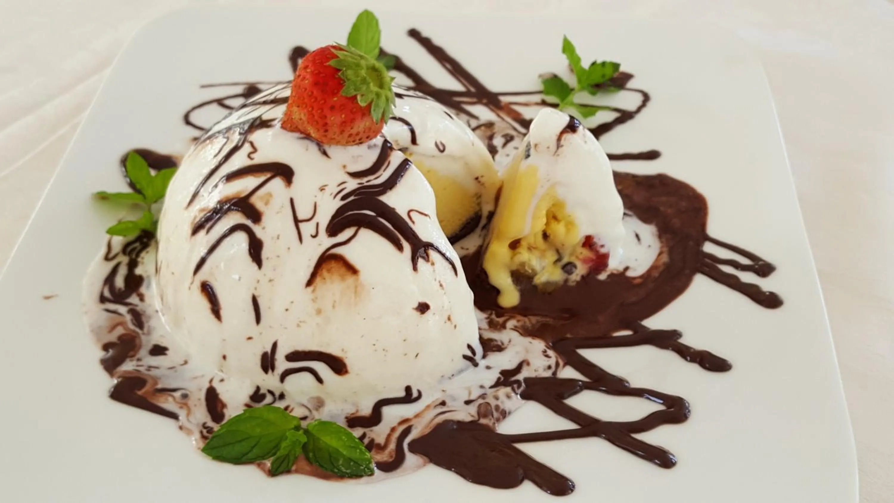 Restaurant/places to eat in Hotel Regina