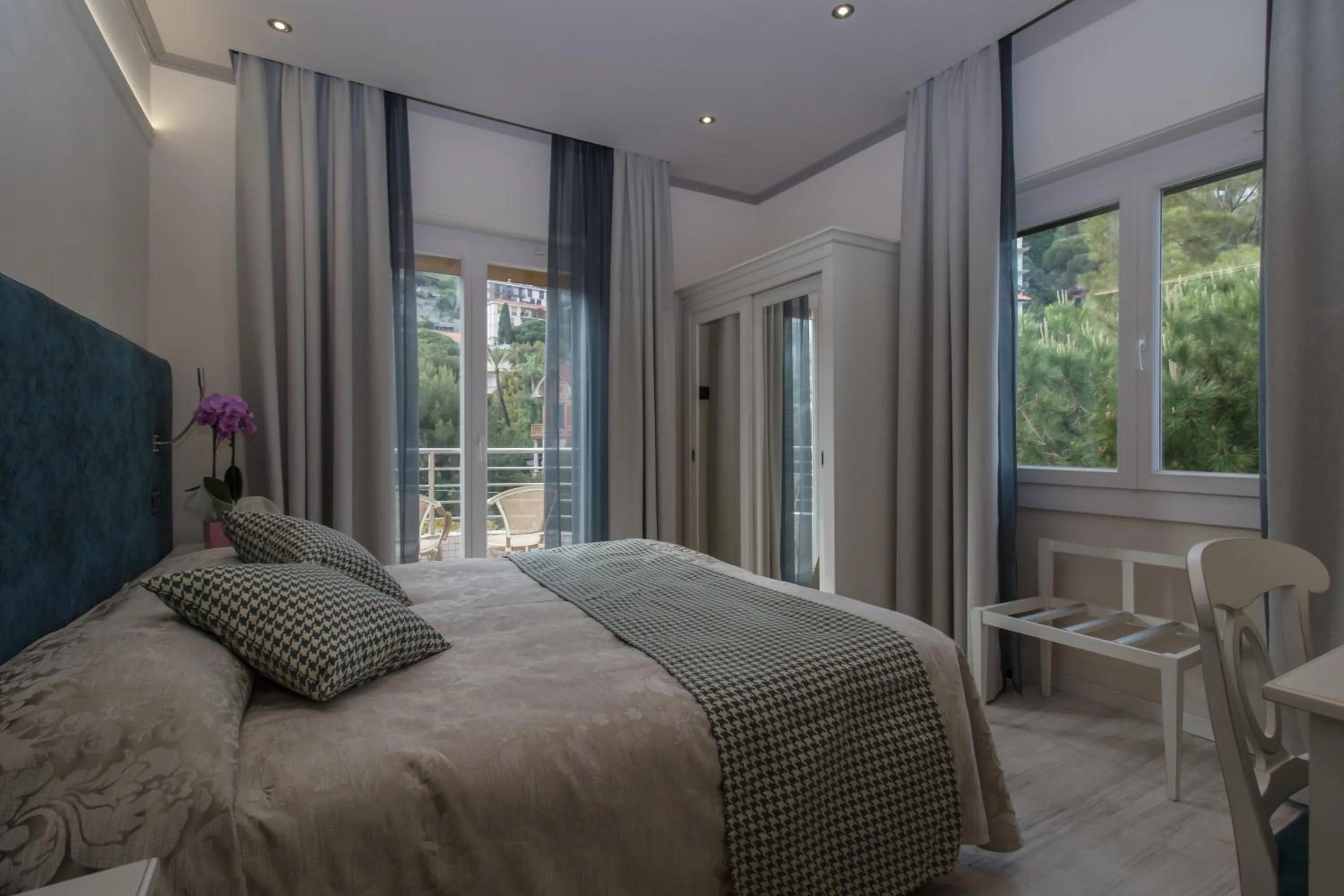 Photo of the whole room, Bed in Hotel Regina