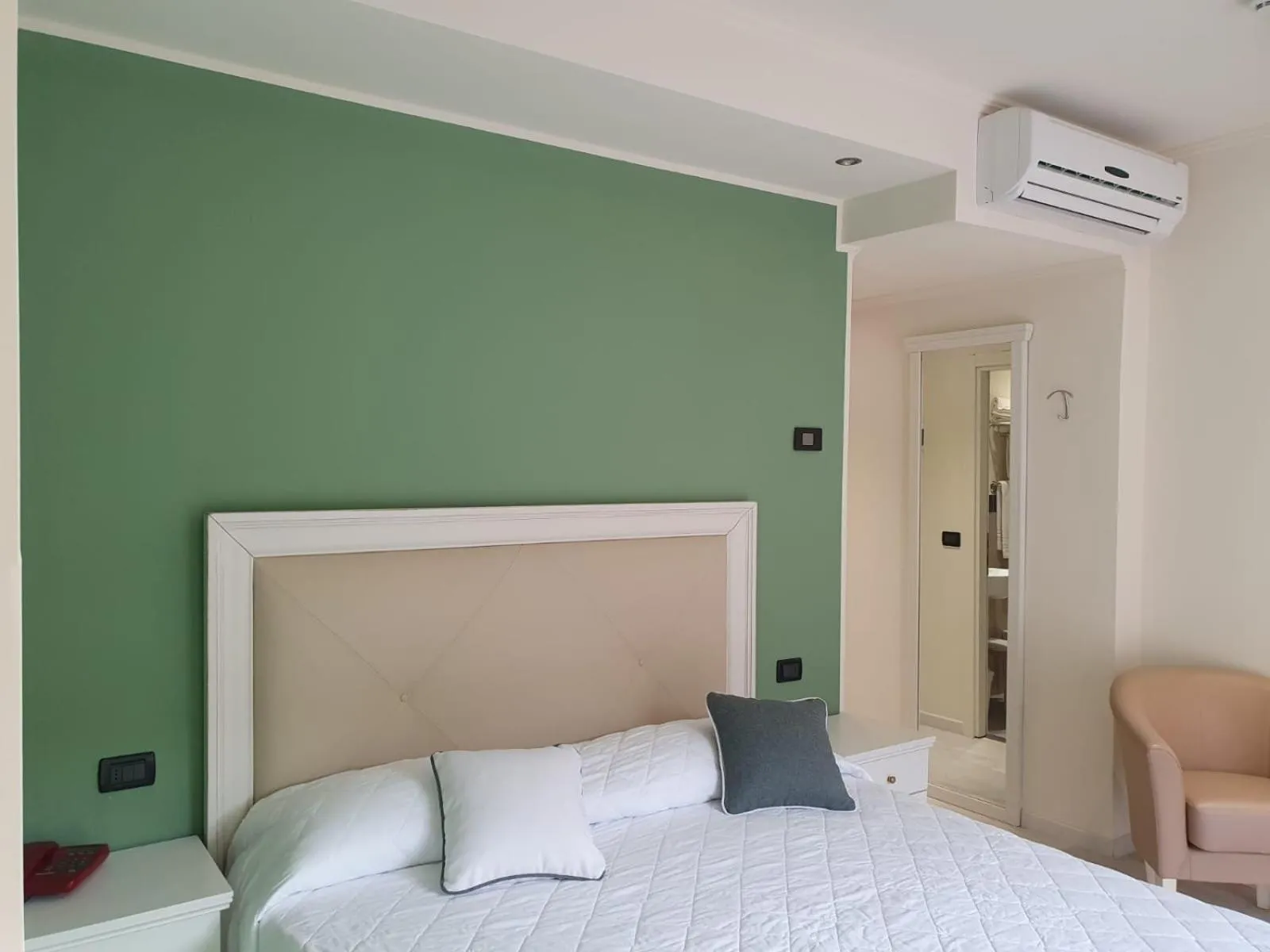 Bedroom, Bed in Hotel Regina