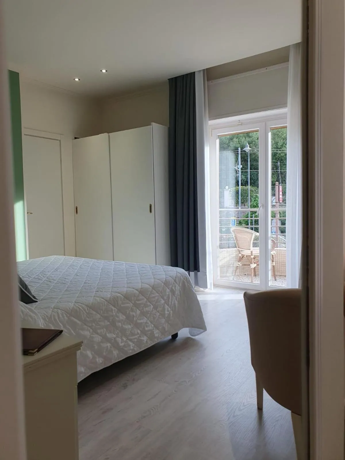 View (from property/room), Bed in Hotel Regina