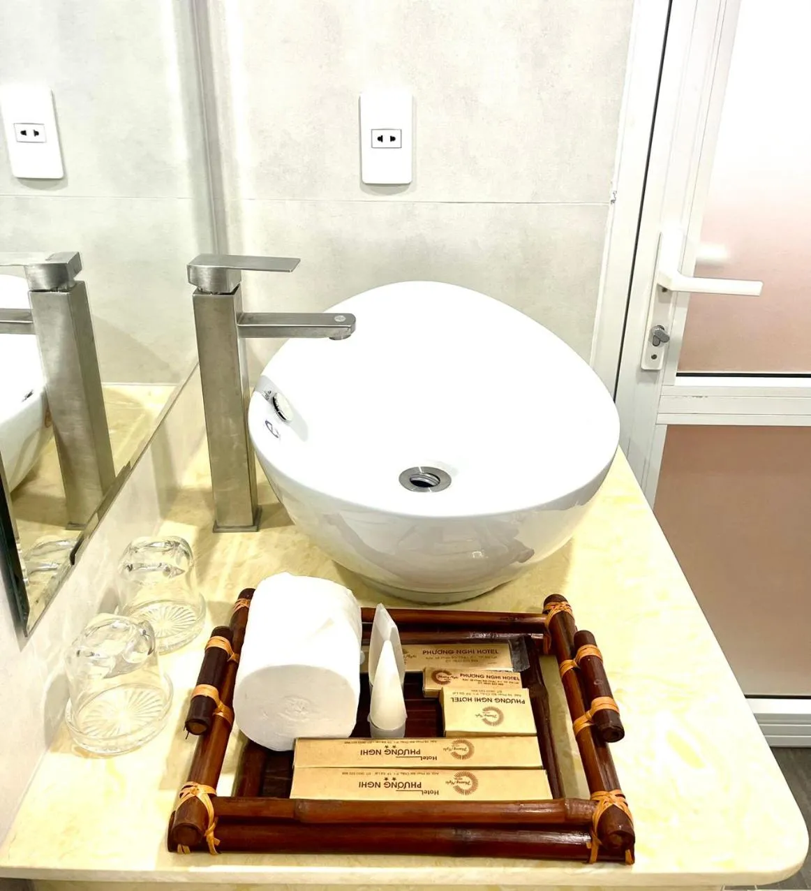 Shower in Hotel Phuong Nghi