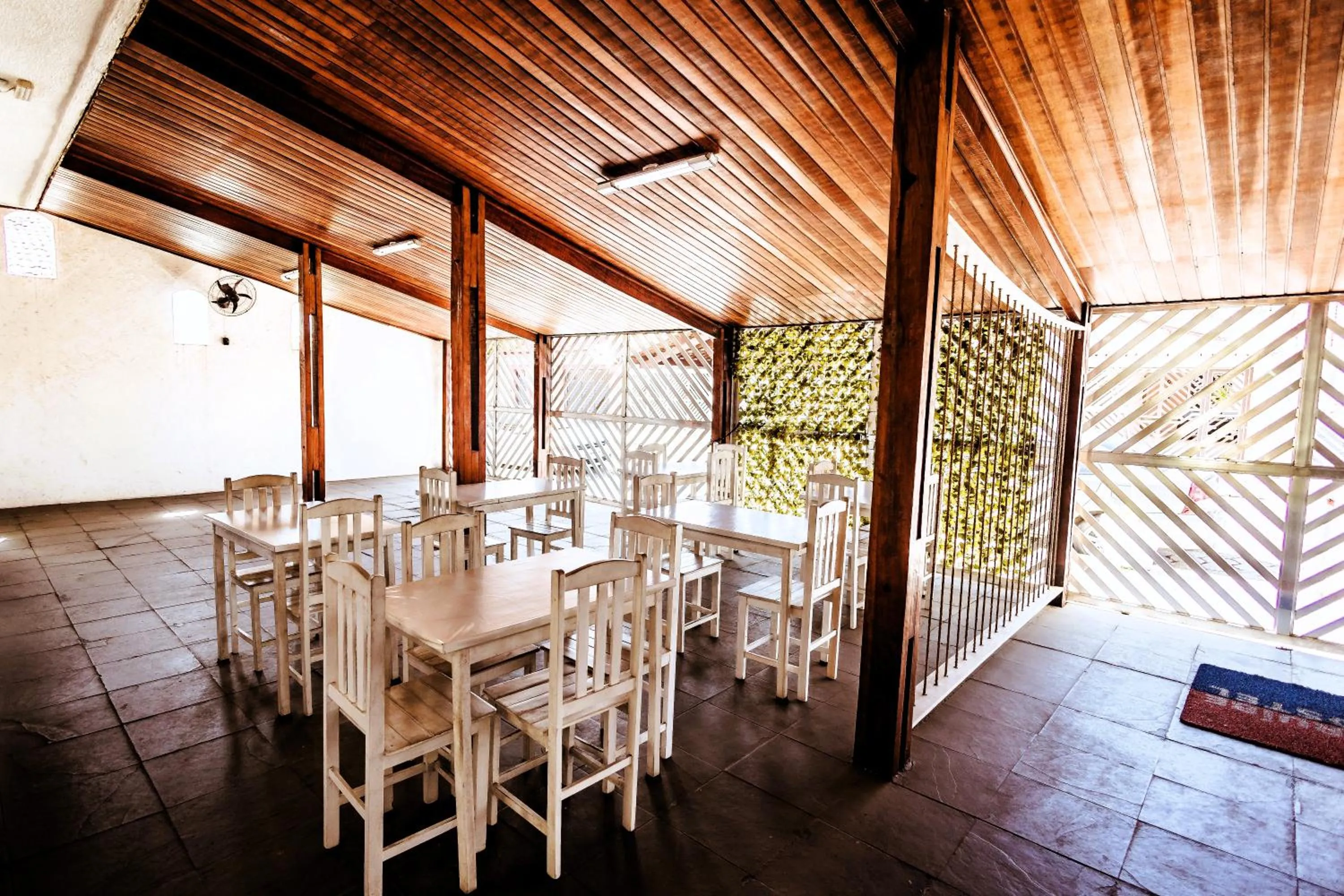 Dining area in Pousada Peruibe 455