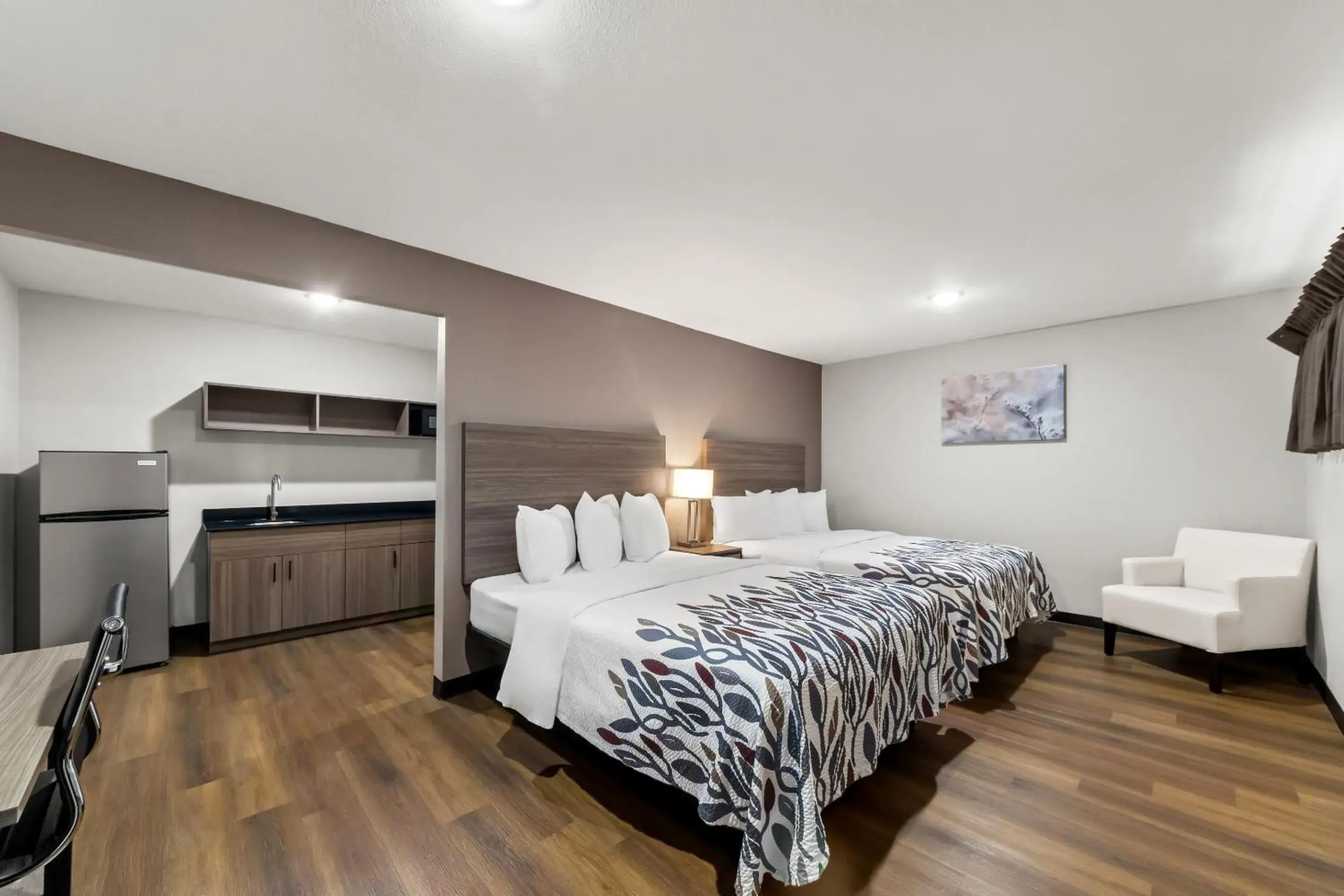 Deluxe Room with Two Queen Beds with Kitchenette Non-Smoking in Red Roof Inn Del Rio Deluxe Room with Two Queen Beds with Kitchenette Non-Smoking in Red Roof Inn Del Rio