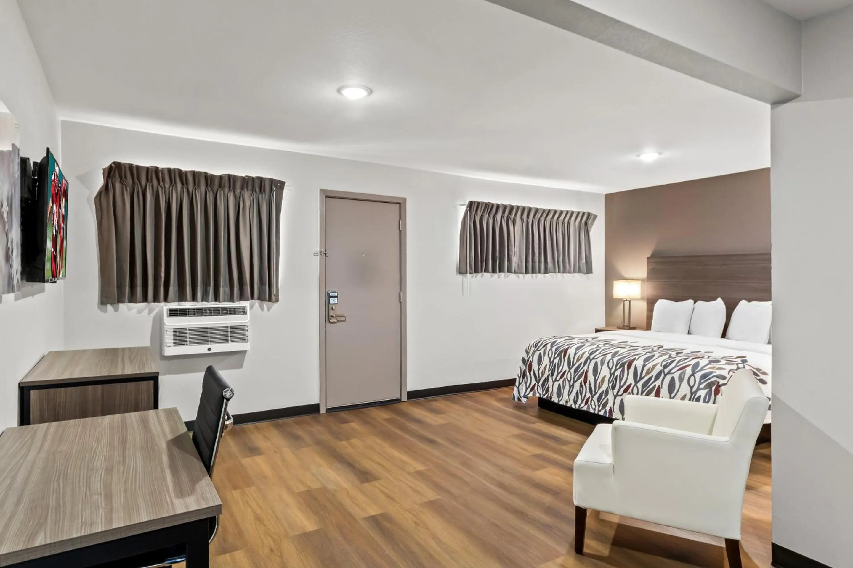 Photo of the whole room, Bed in Red Roof Inn Del Rio