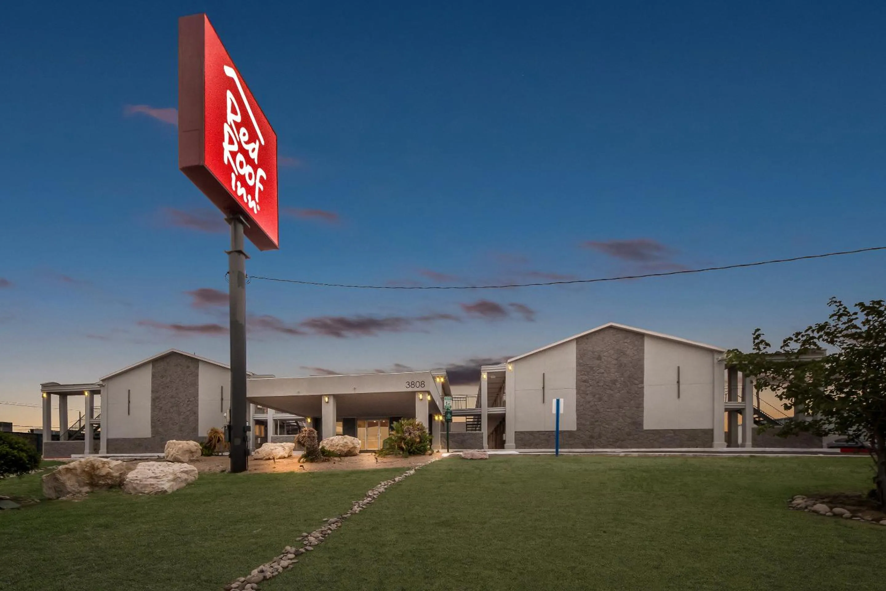 Property building in Red Roof Inn Del Rio