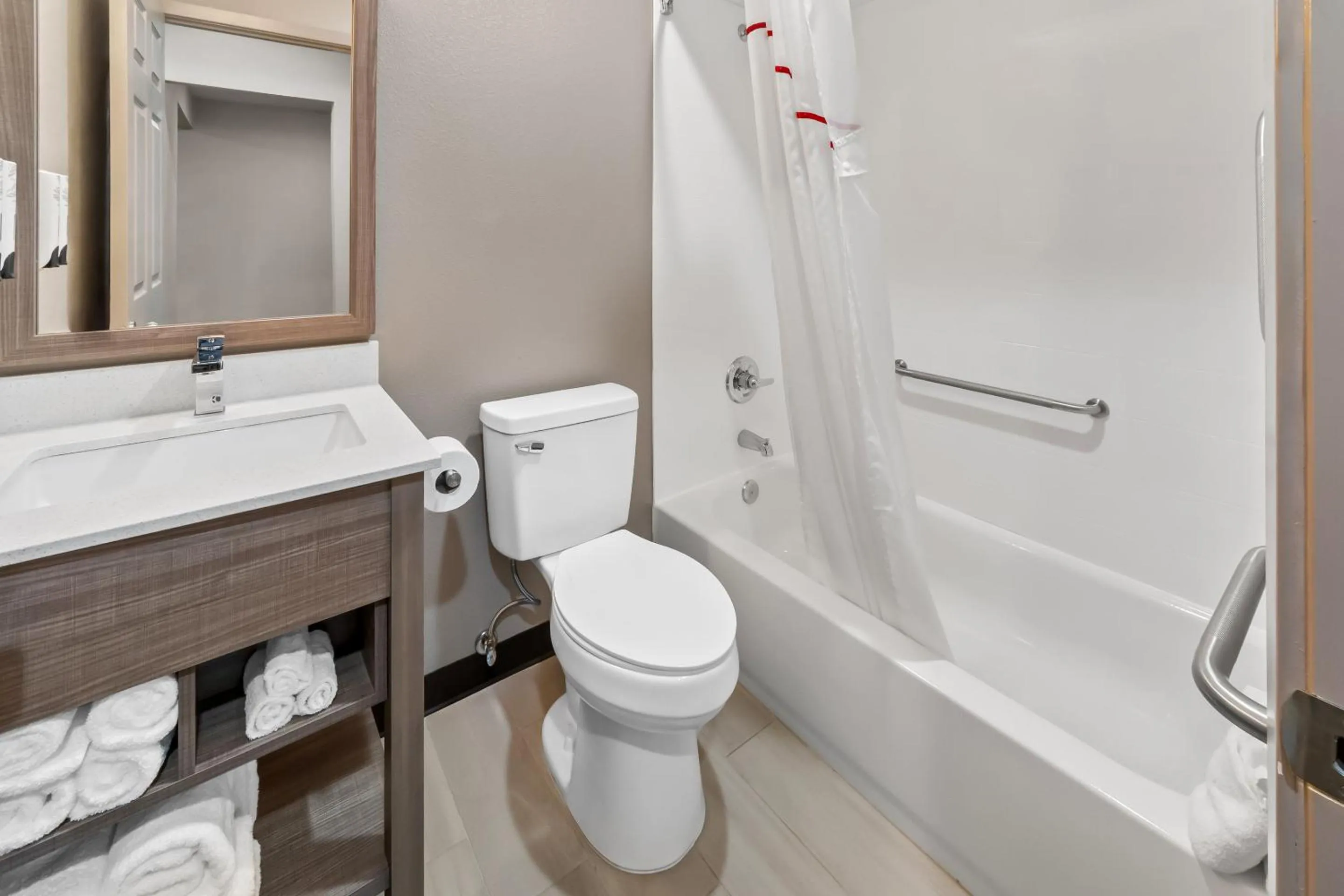 Bathroom in Red Roof Inn Del Rio