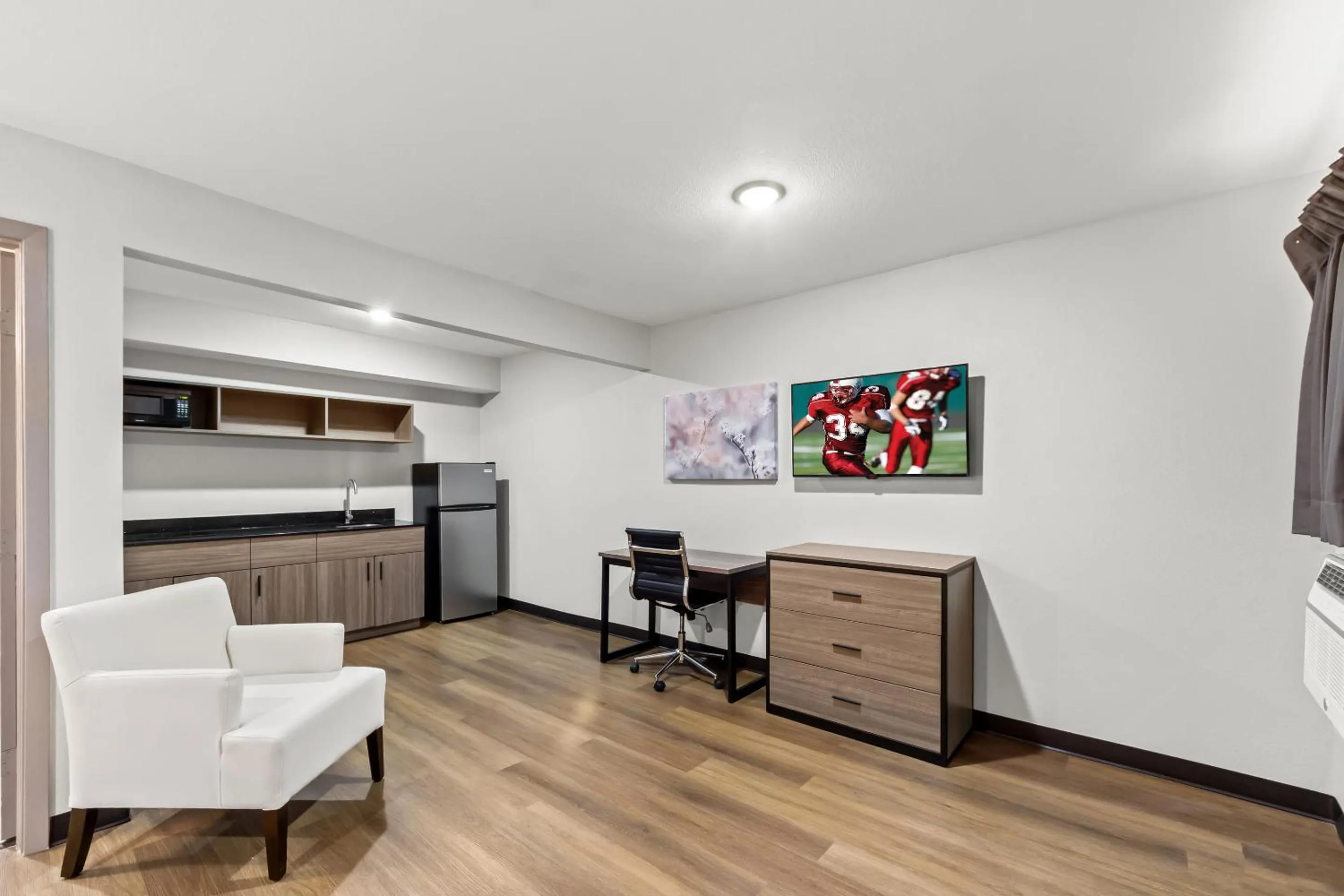 Photo of the whole room in Red Roof Inn Del Rio