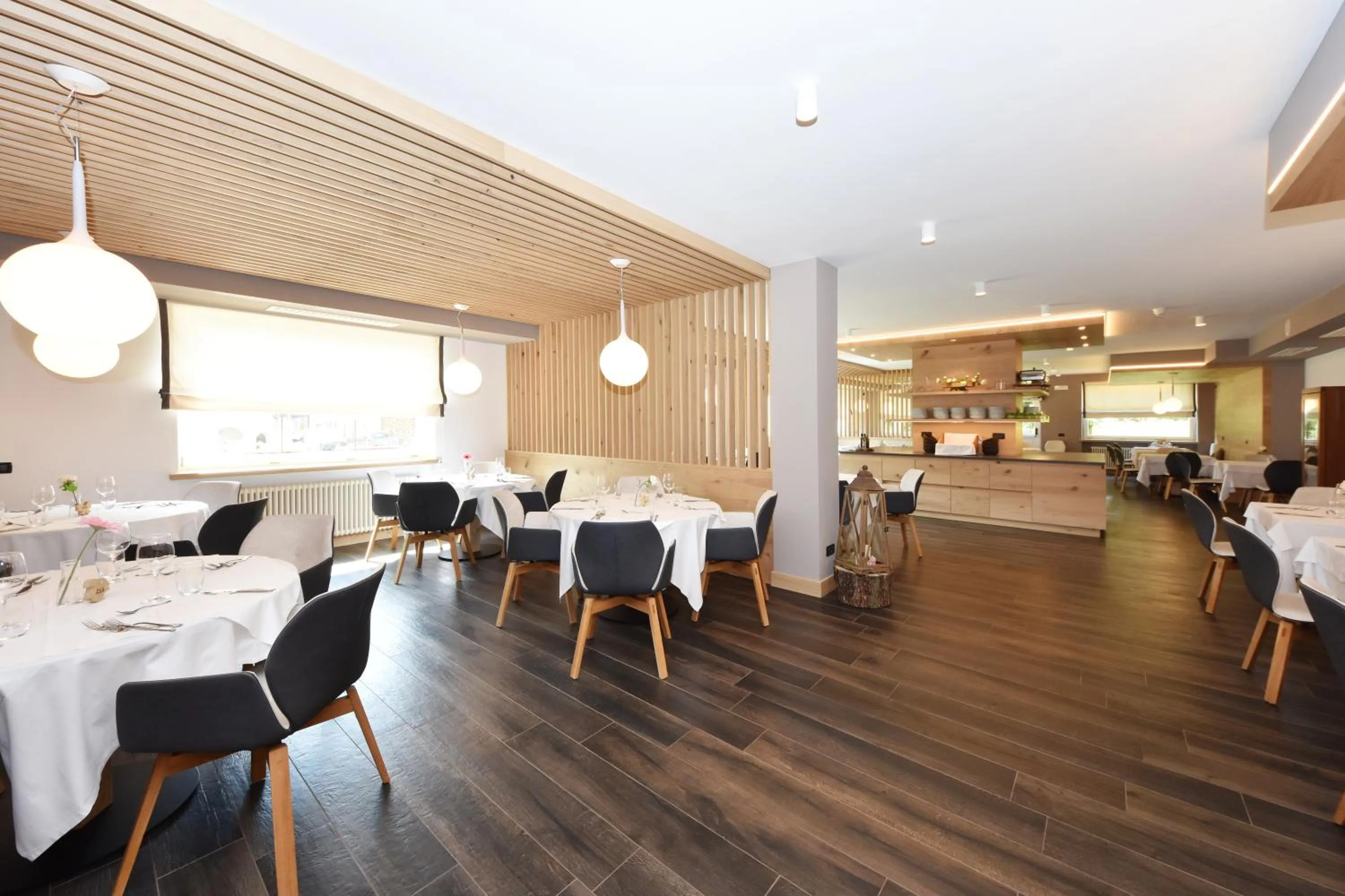 Restaurant/places to eat in X Alp Hotel