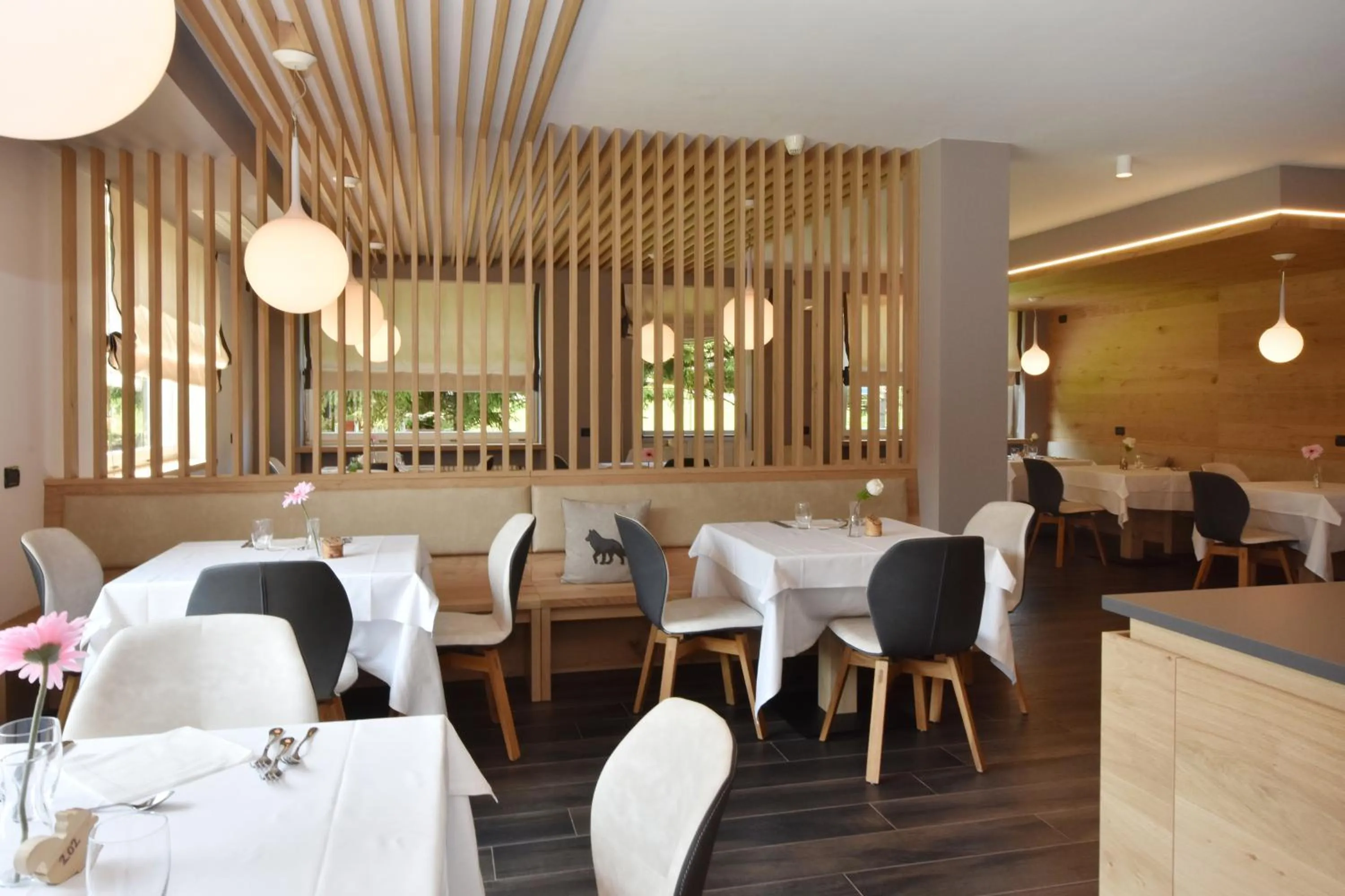 Restaurant/places to eat in X Alp Hotel