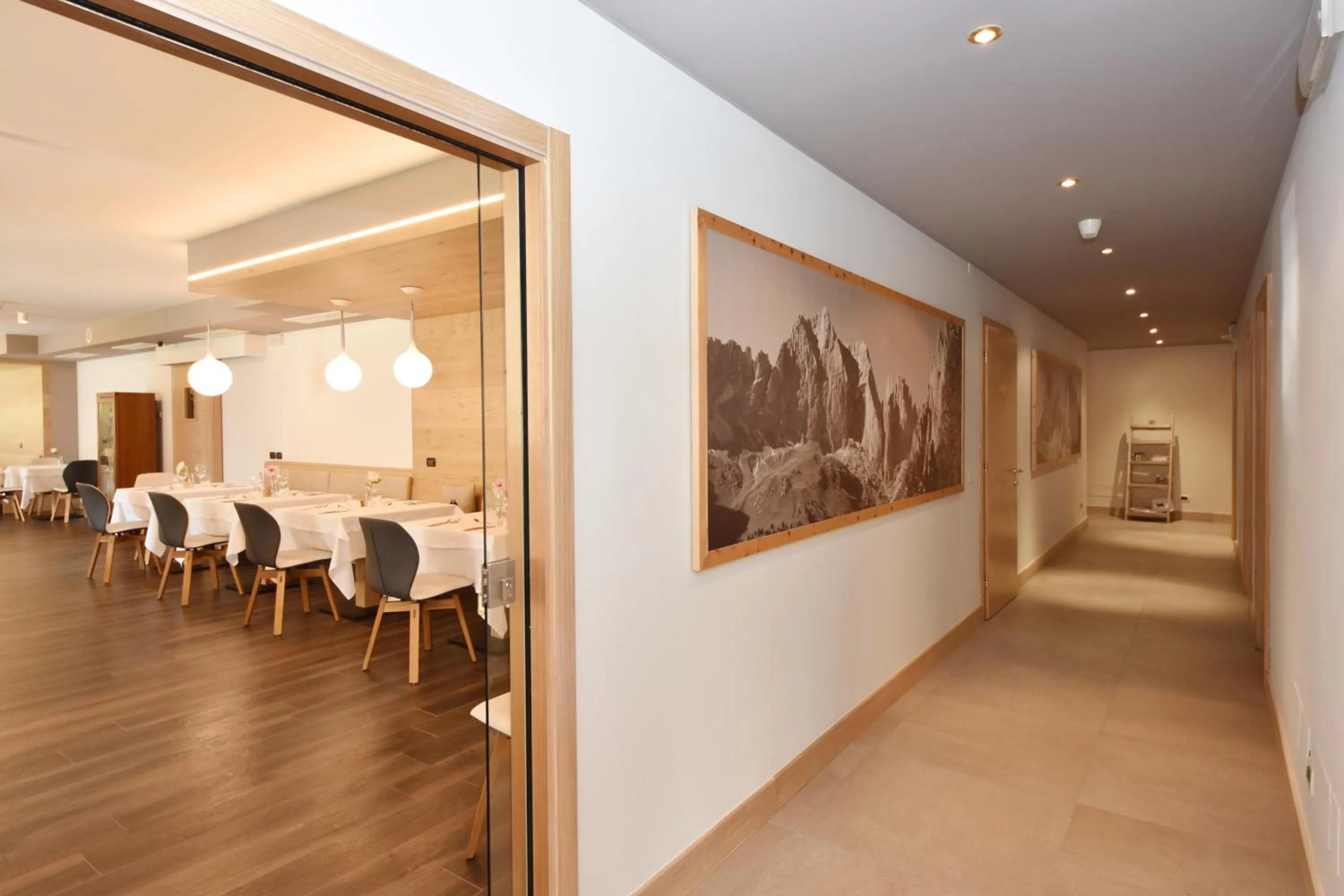 Restaurant/places to eat in X Alp Hotel