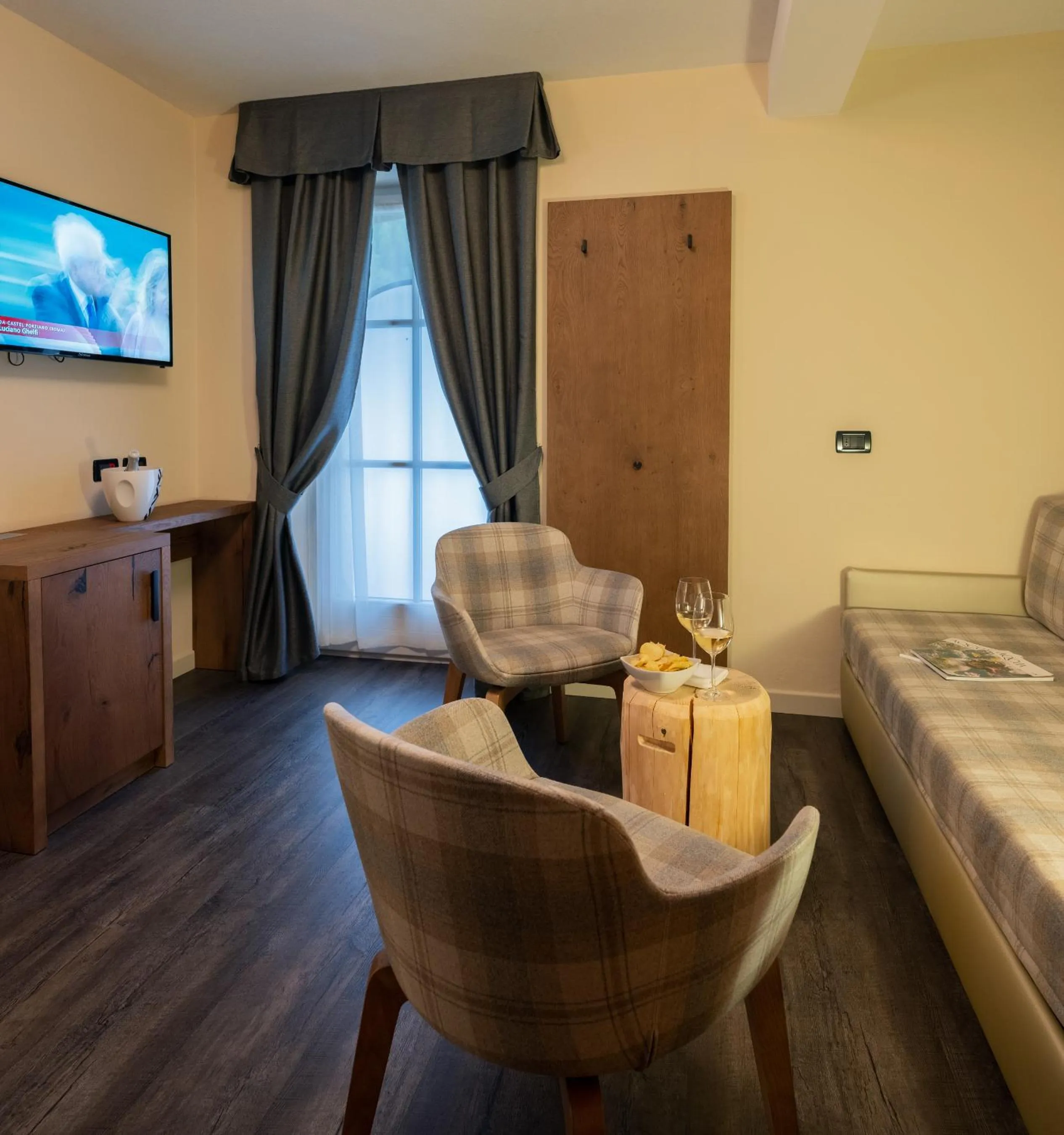 Living room, Bed in X Alp Hotel