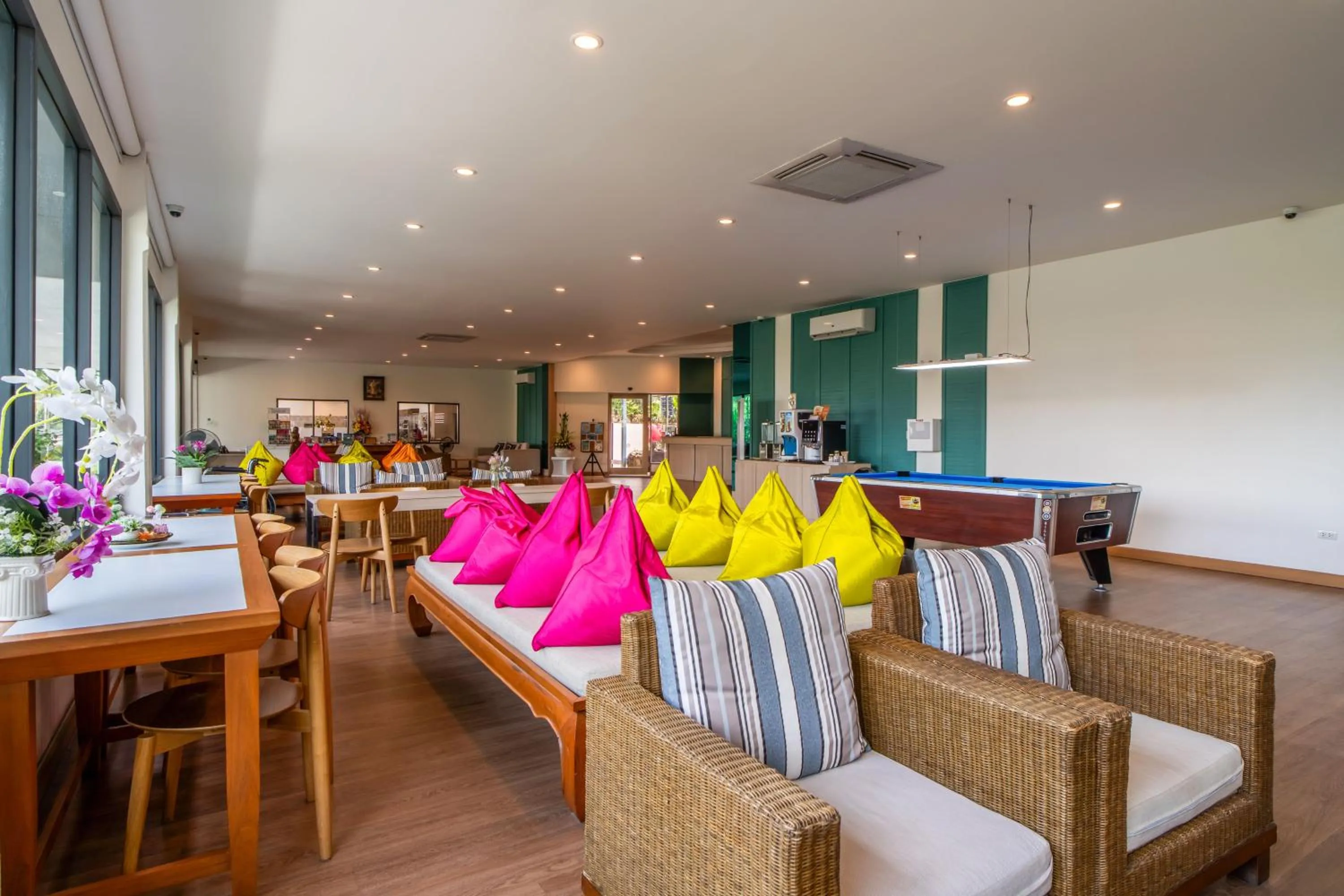 Lobby or reception in Best Western Phuket Ocean Resort