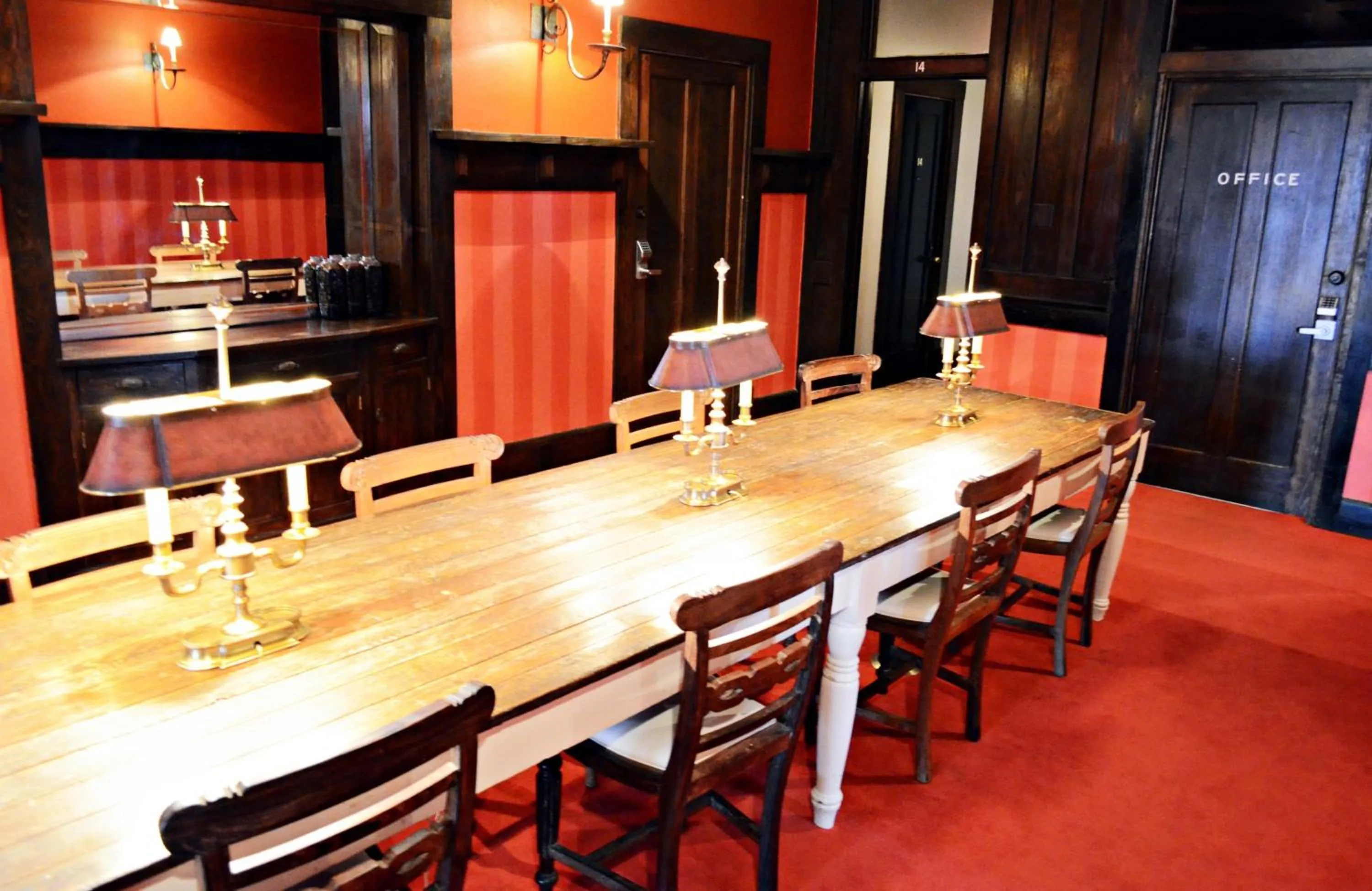 Restaurant/places to eat in Hotel Havana