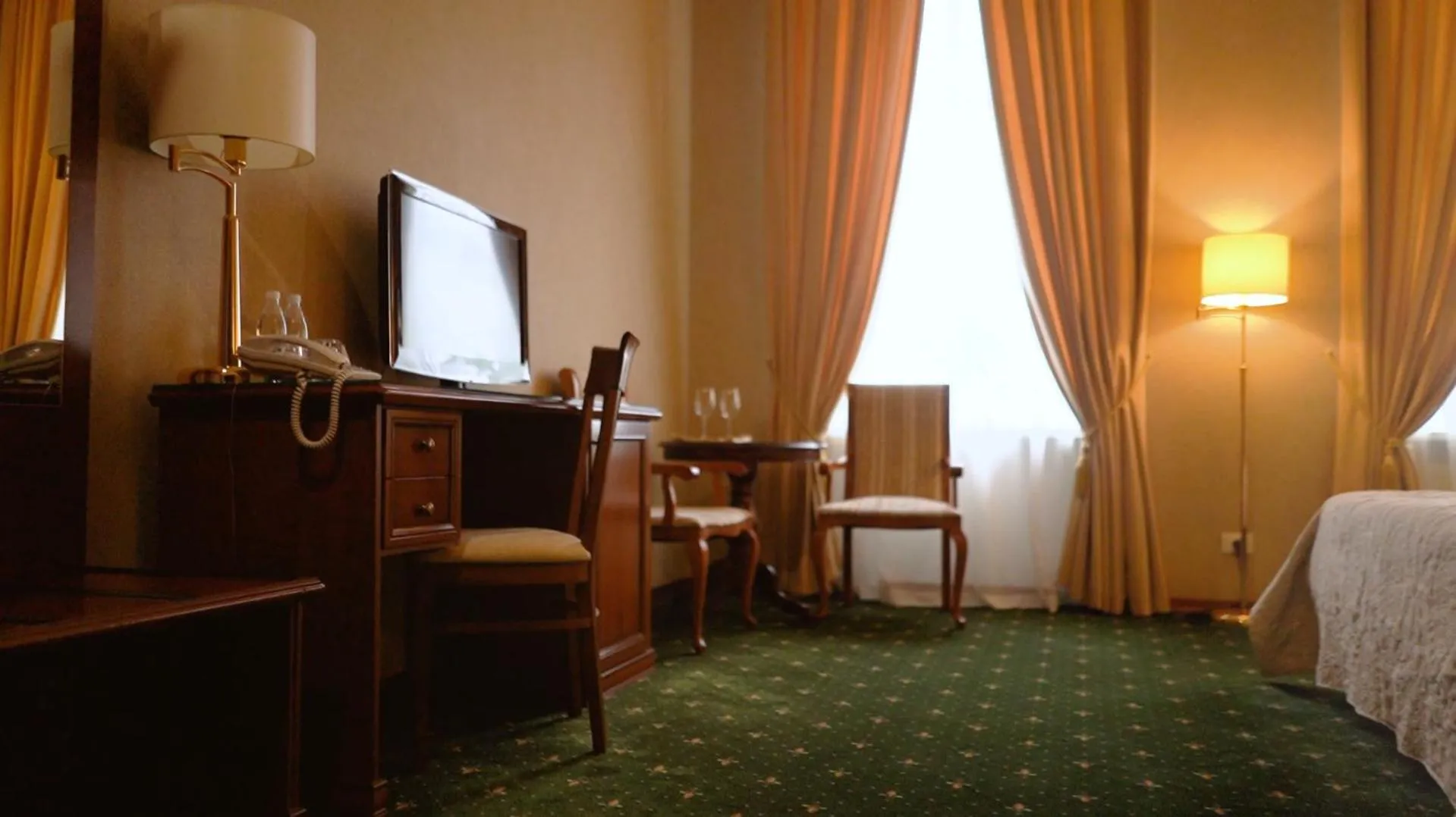 TV and multimedia, Bed in Continental Hotel