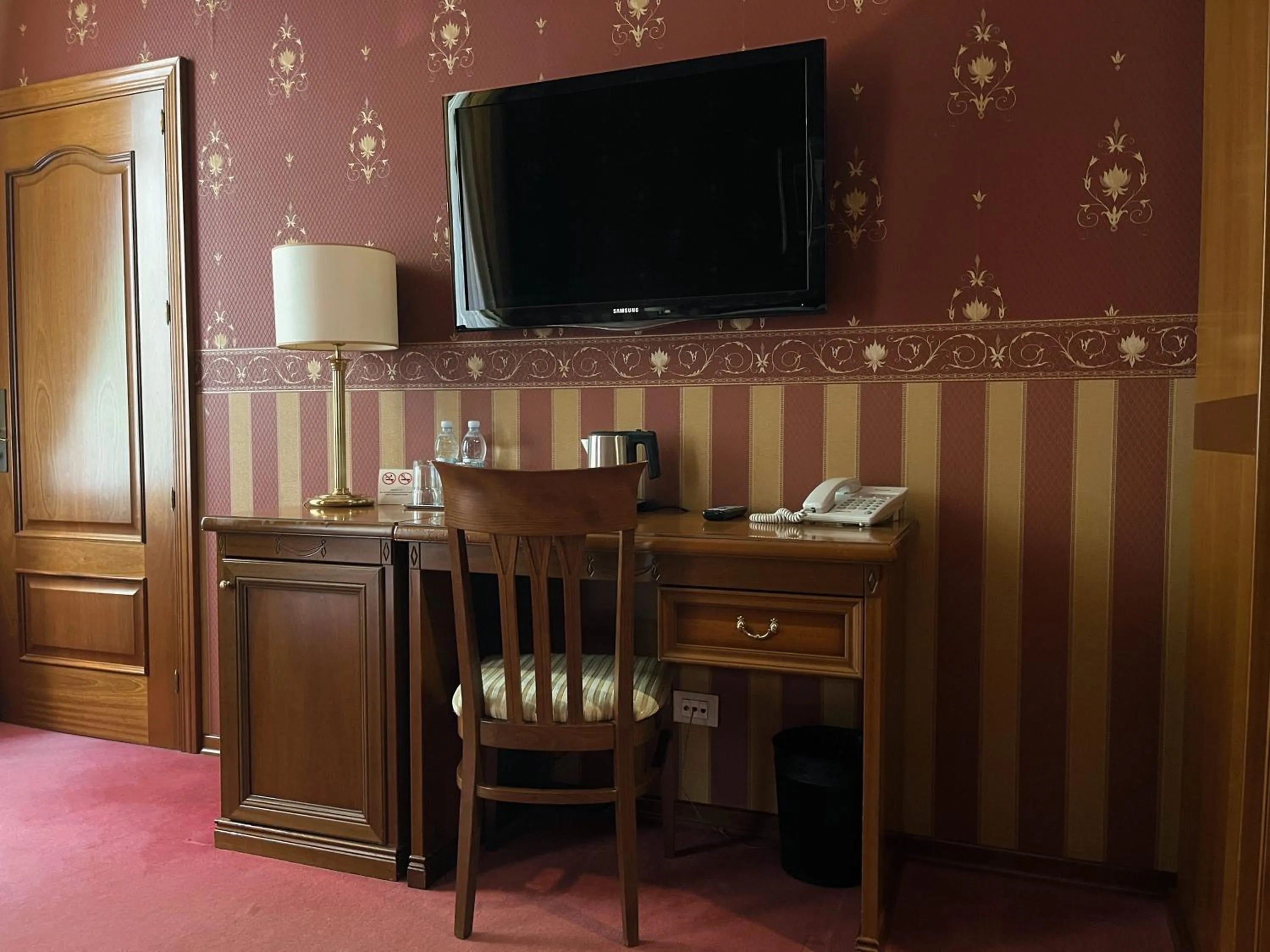 TV and multimedia in Continental Hotel