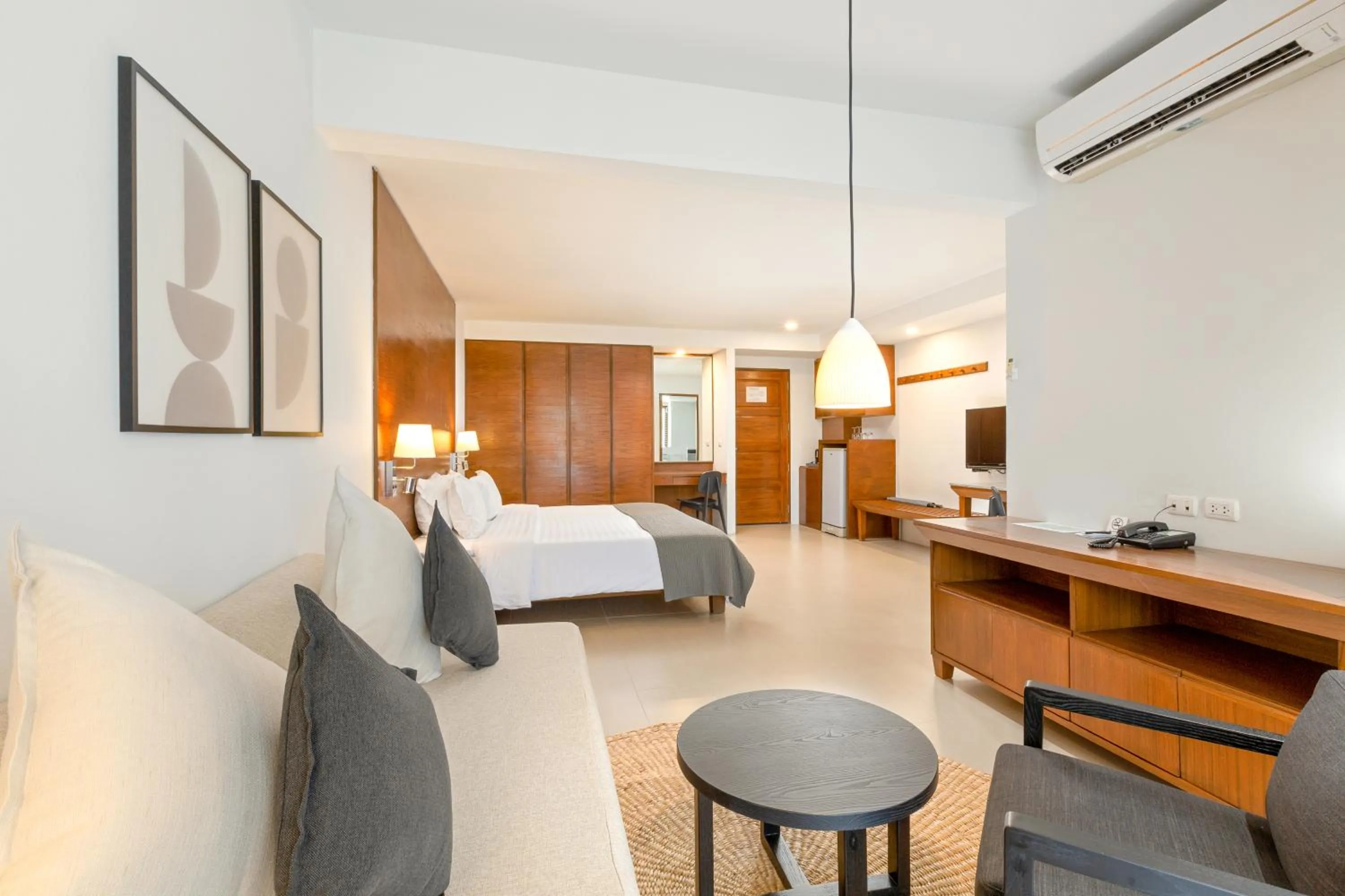 Photo of the whole room, Bed in Sunprime Kamala Beach