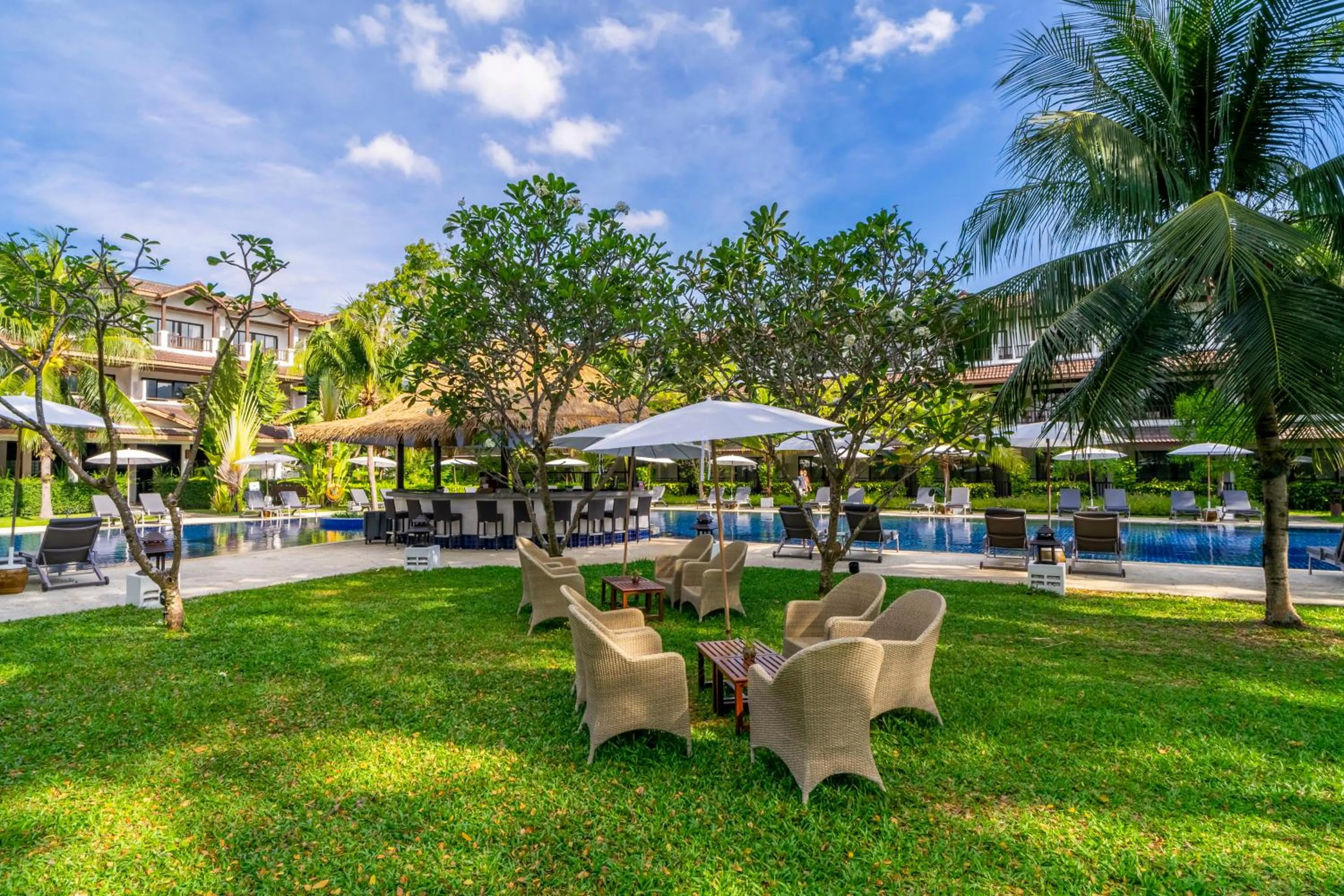 Swimming pool in Sunprime Kamala Beach
