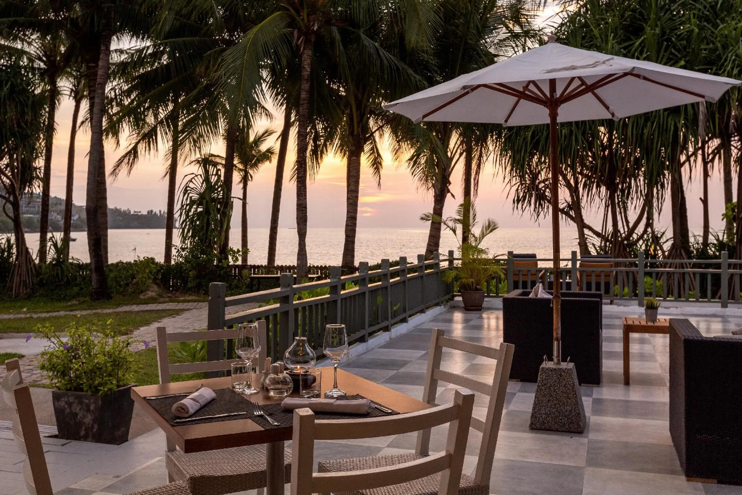 Restaurant/places to eat in Sunprime Kamala Beach