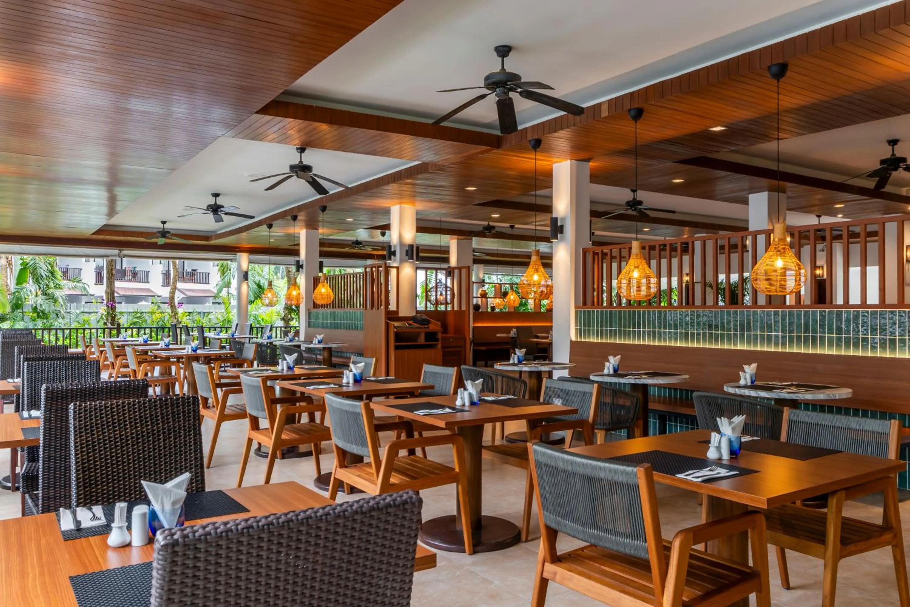 Restaurant/places to eat in Sunprime Kamala Beach