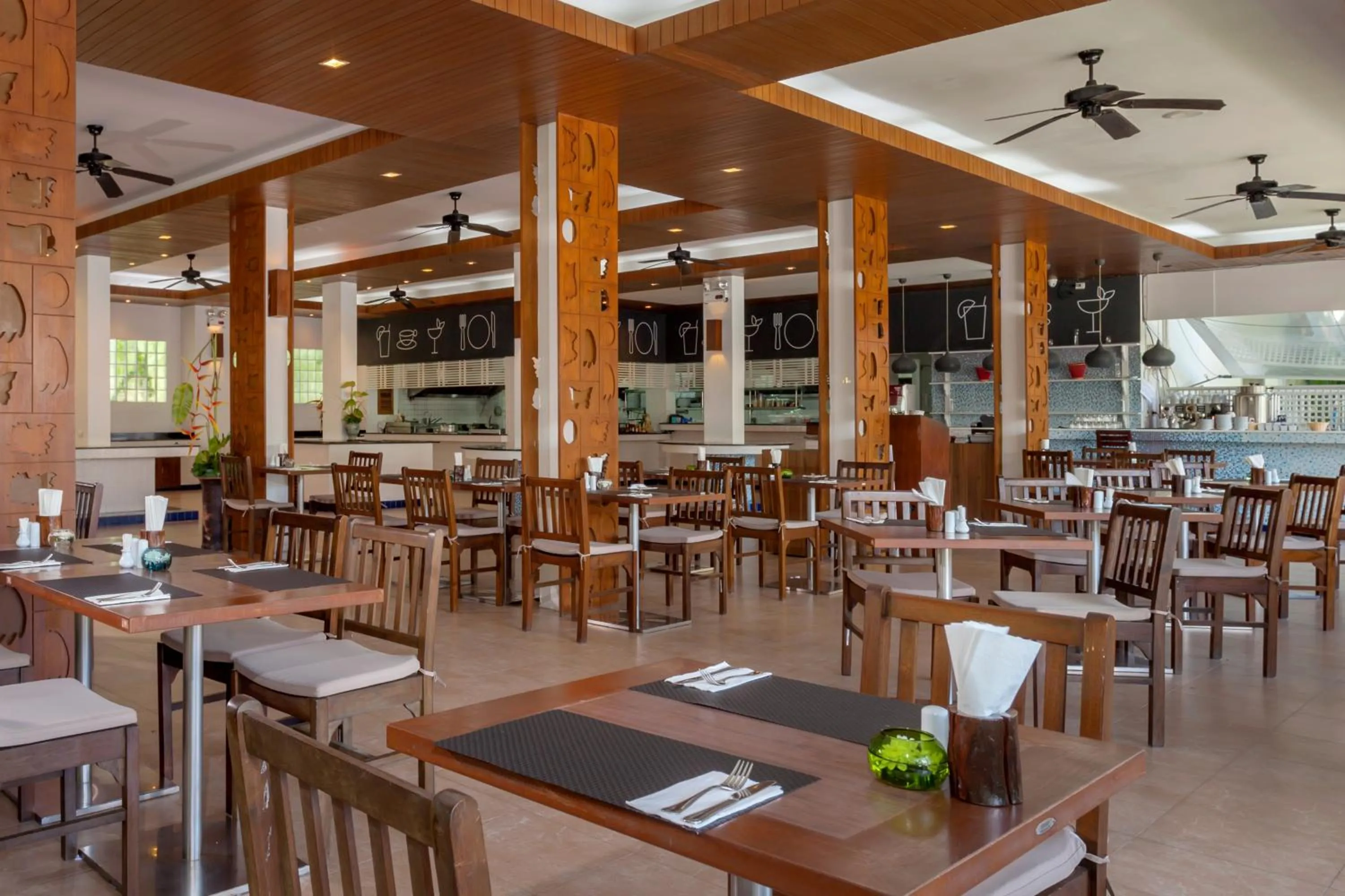 Restaurant/places to eat in Sunprime Kamala Beach