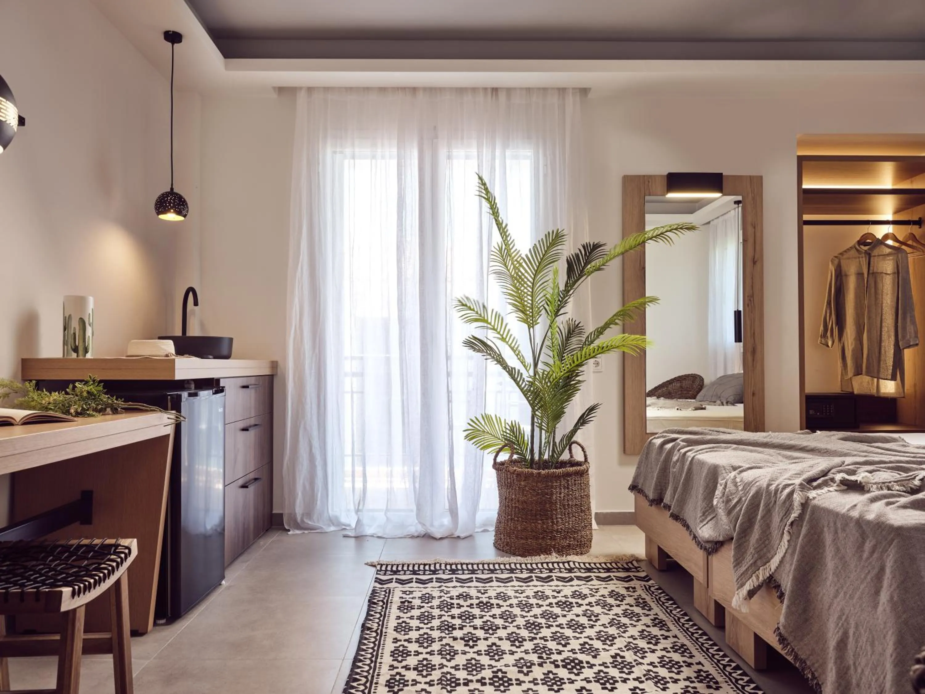 Photo of the whole room, Bed in Cactus Hotel