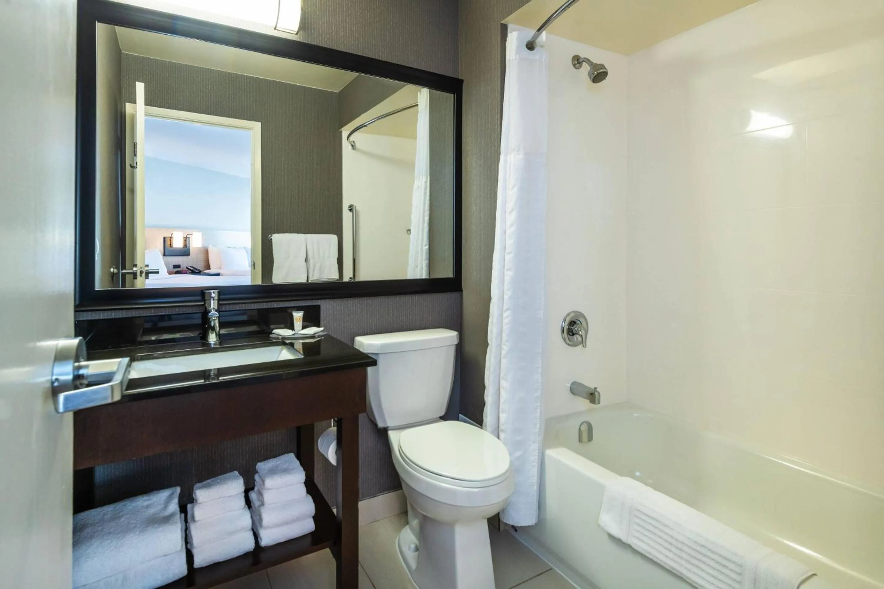 Bedroom in Comfort Inn Airport East