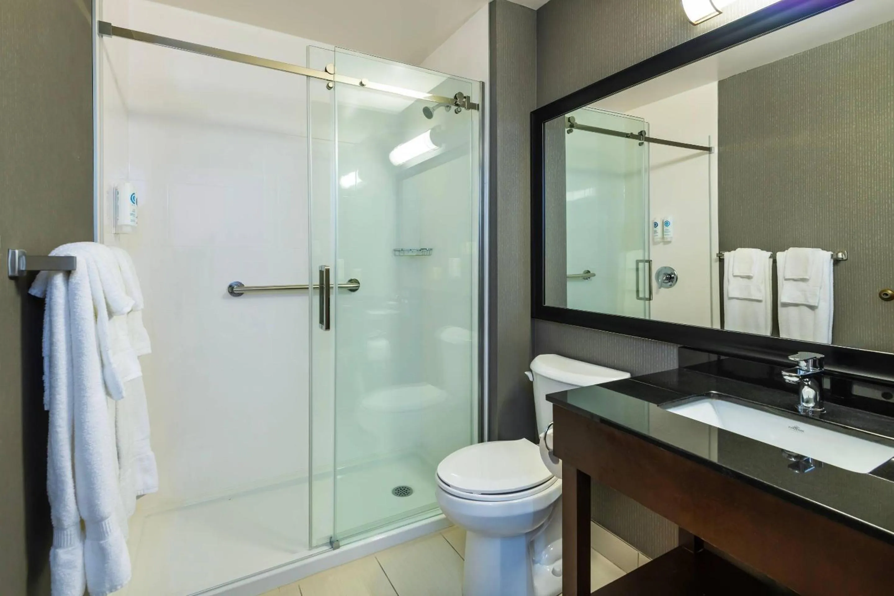 Bedroom in Comfort Inn Airport East