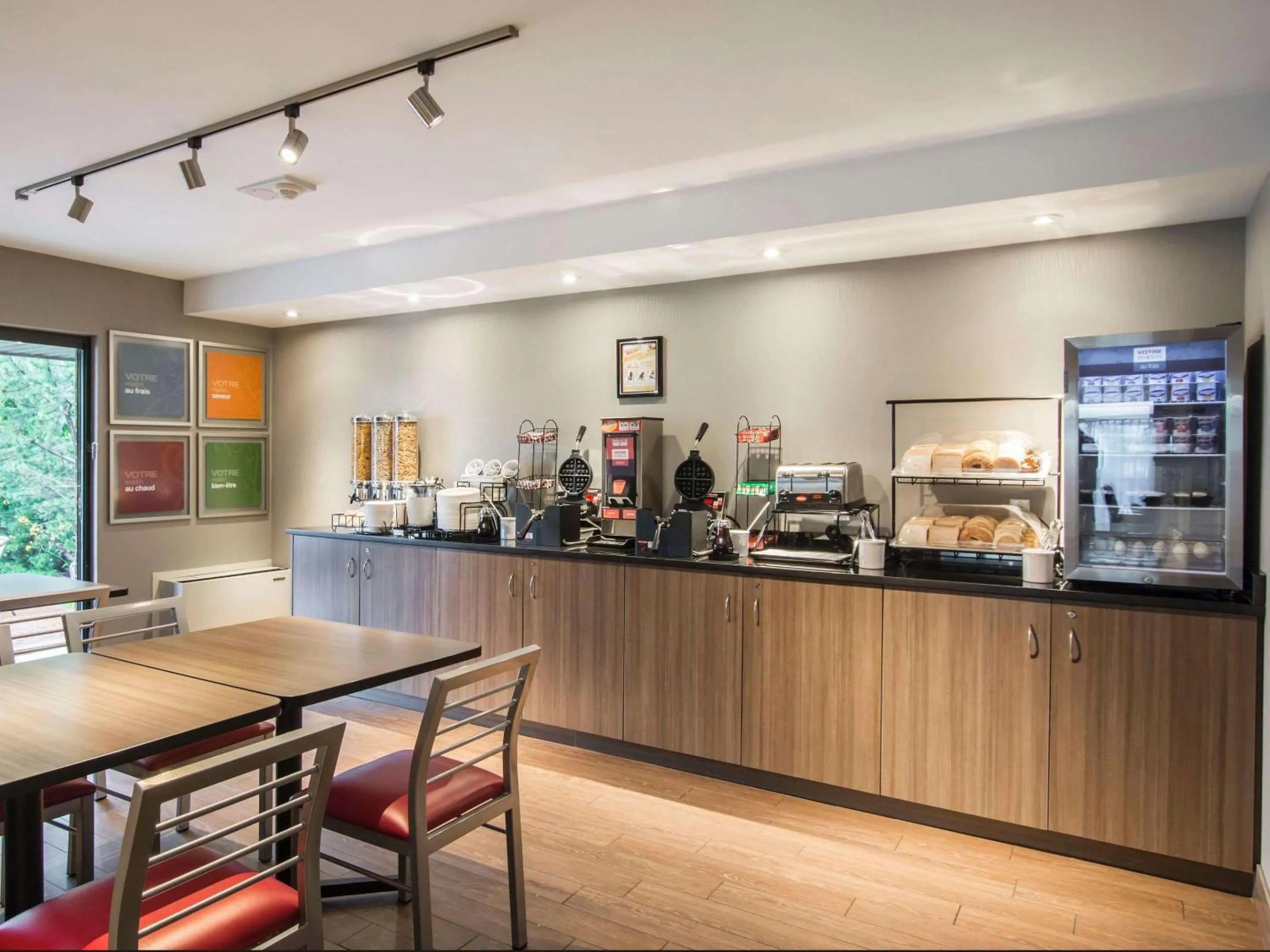 Breakfast in Comfort Inn Airport East