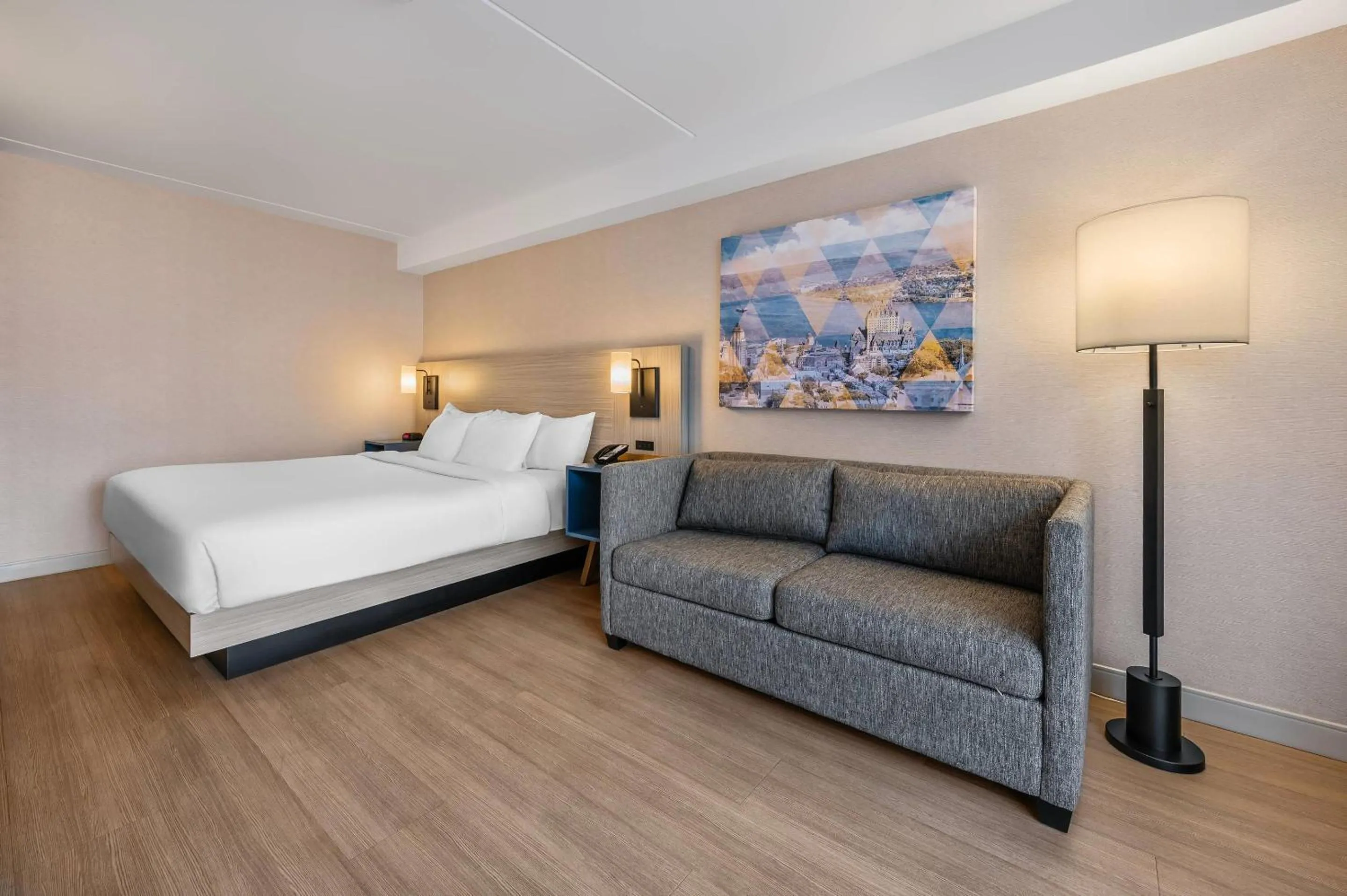 Bedroom, Bed in Comfort Inn Airport East