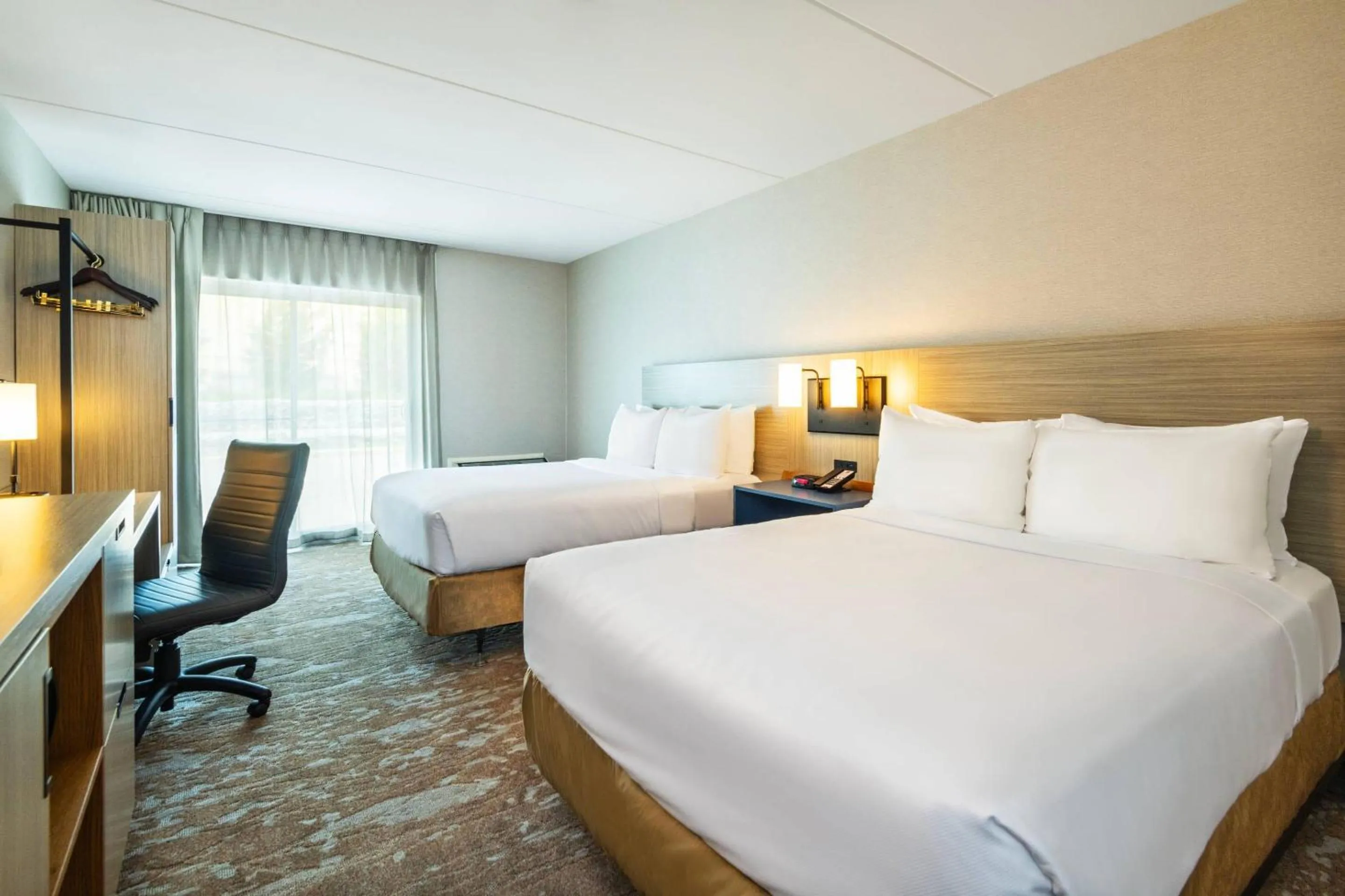 Bedroom, Bed in Comfort Inn Airport East