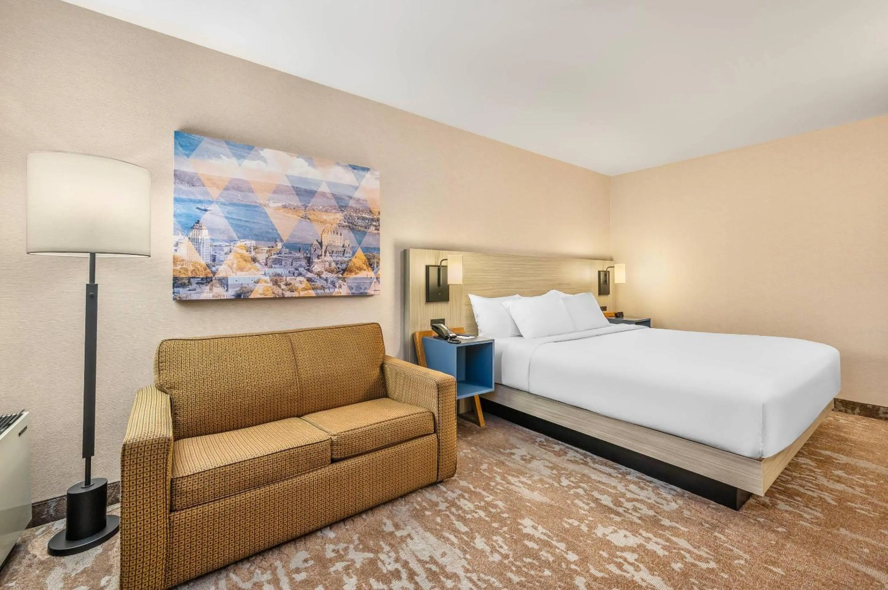 Bedroom, Bed in Comfort Inn Airport East