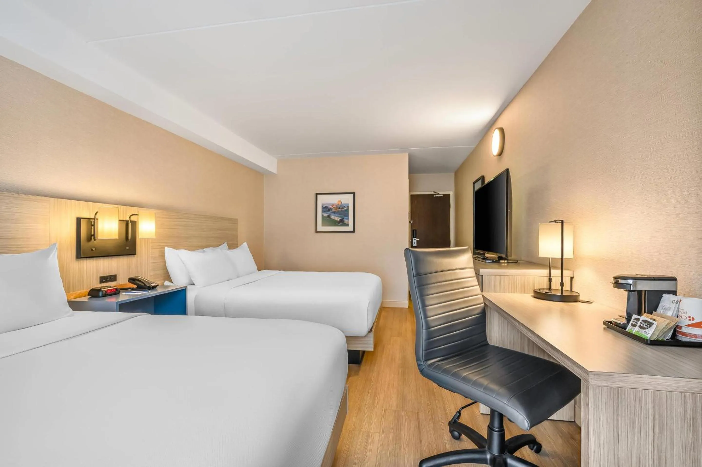 Bedroom, Bed in Comfort Inn Airport East