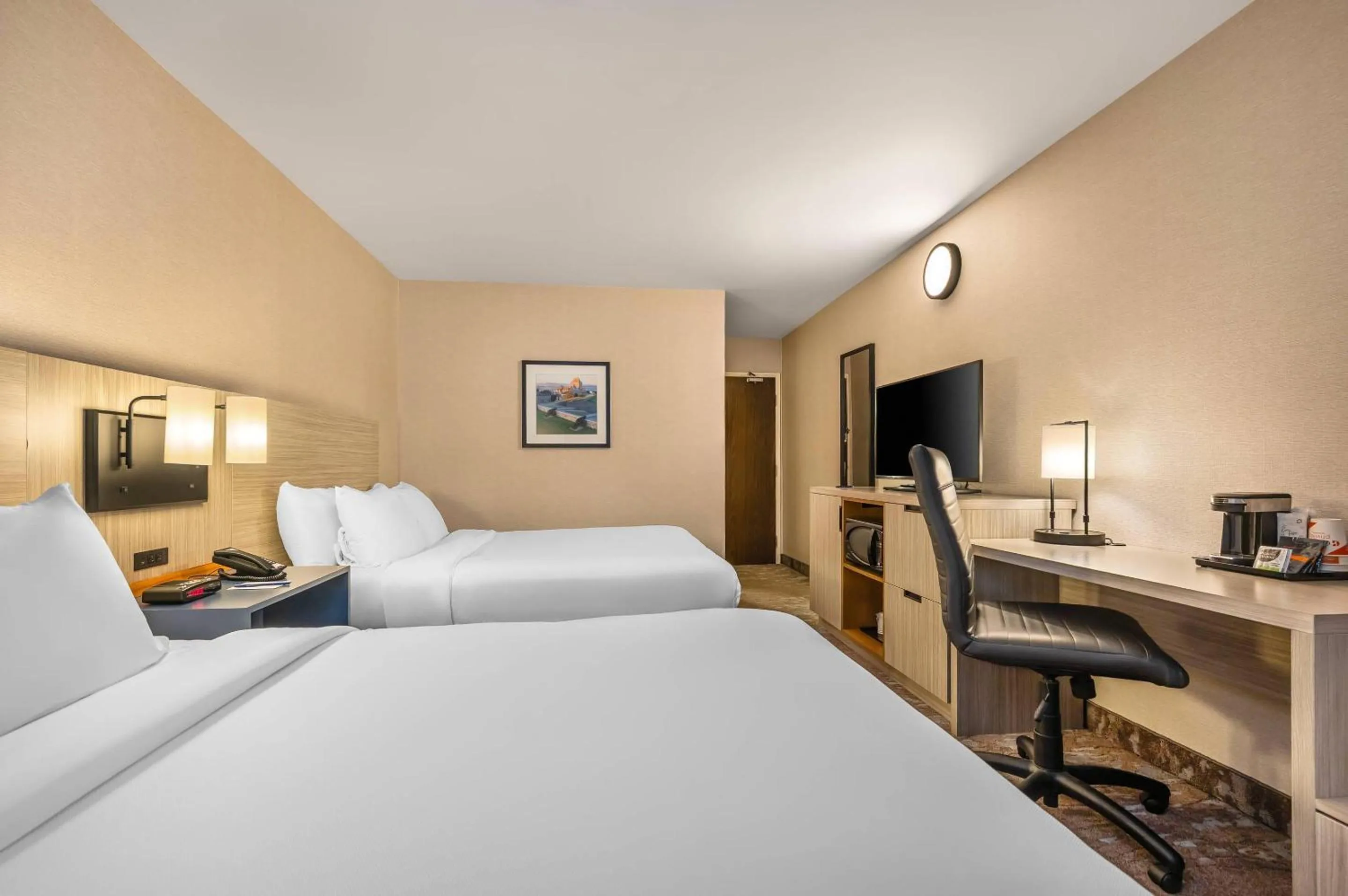 Bedroom, Bed in Comfort Inn Airport East