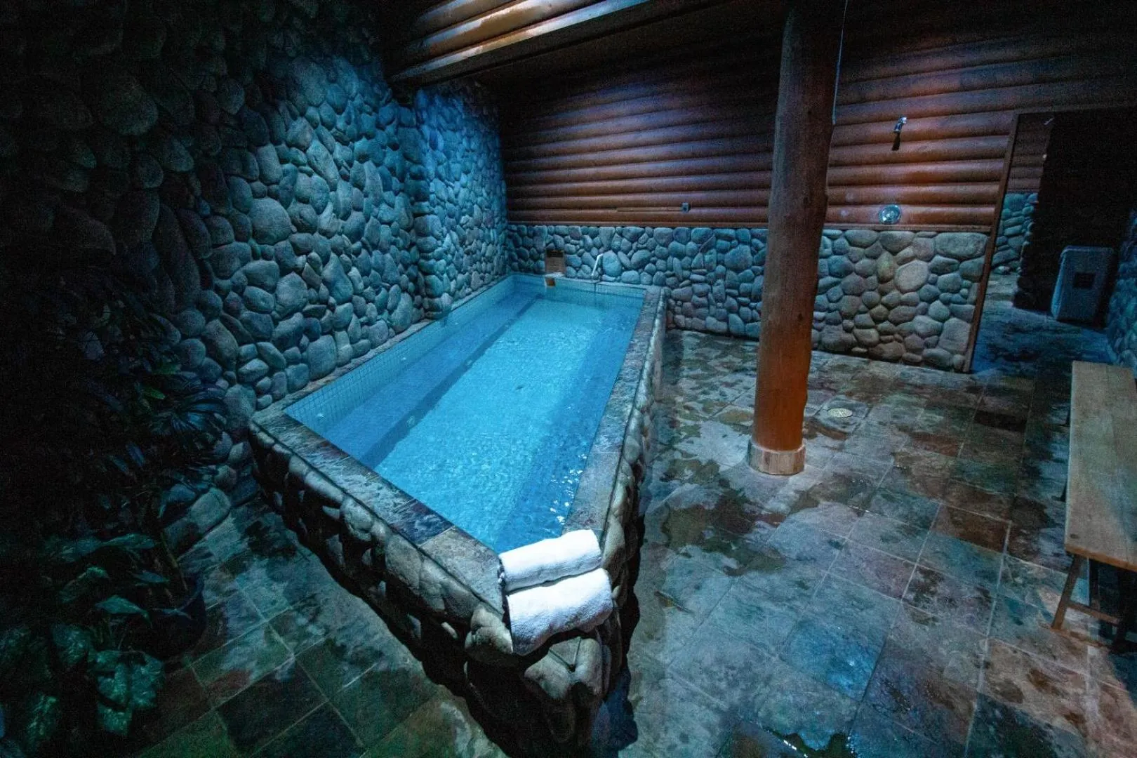 Swimming pool in The Lodge at Lolo Hot Springs