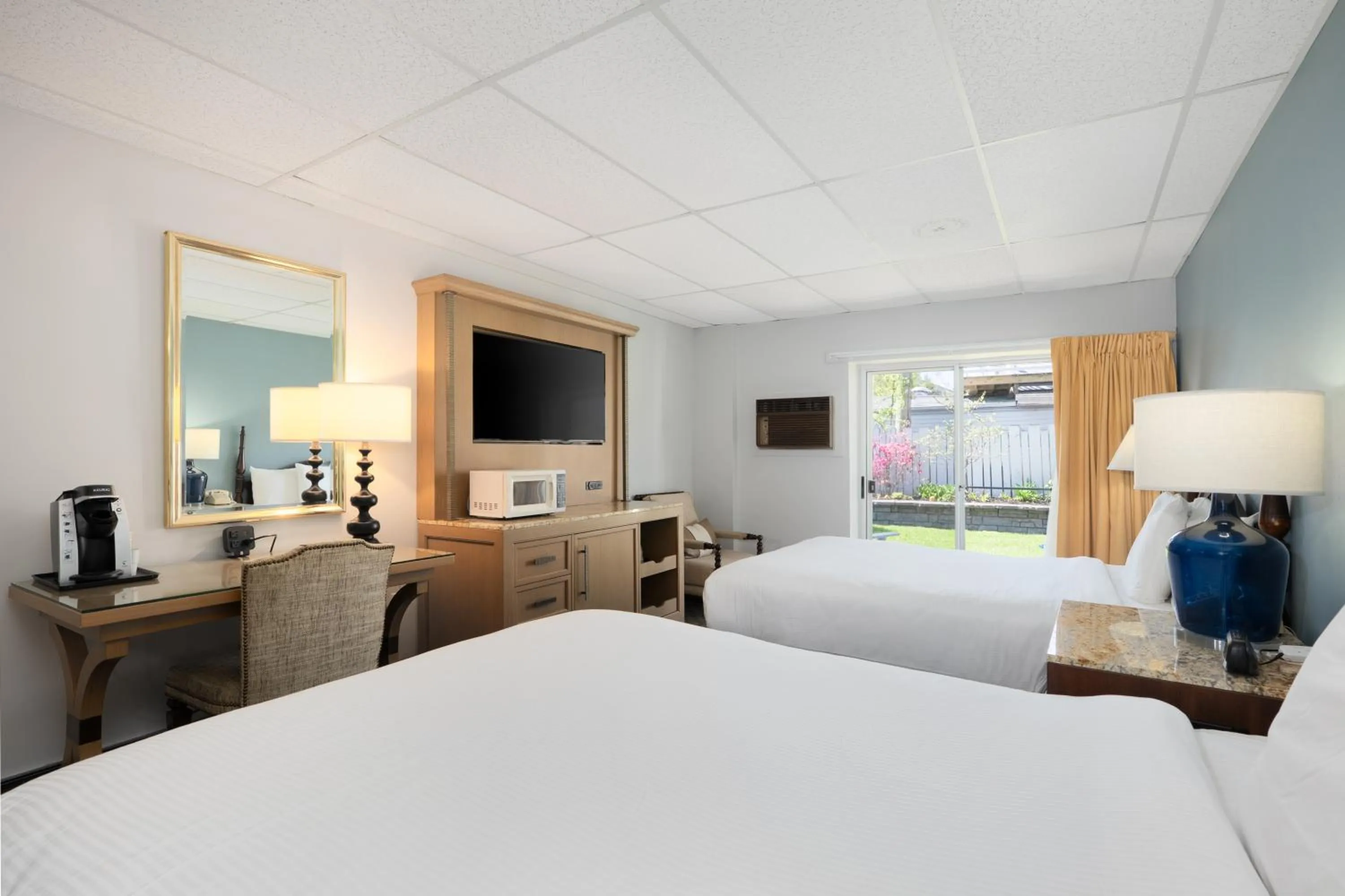 Photo of the whole room, Bed in Boothbay Harbor Inn