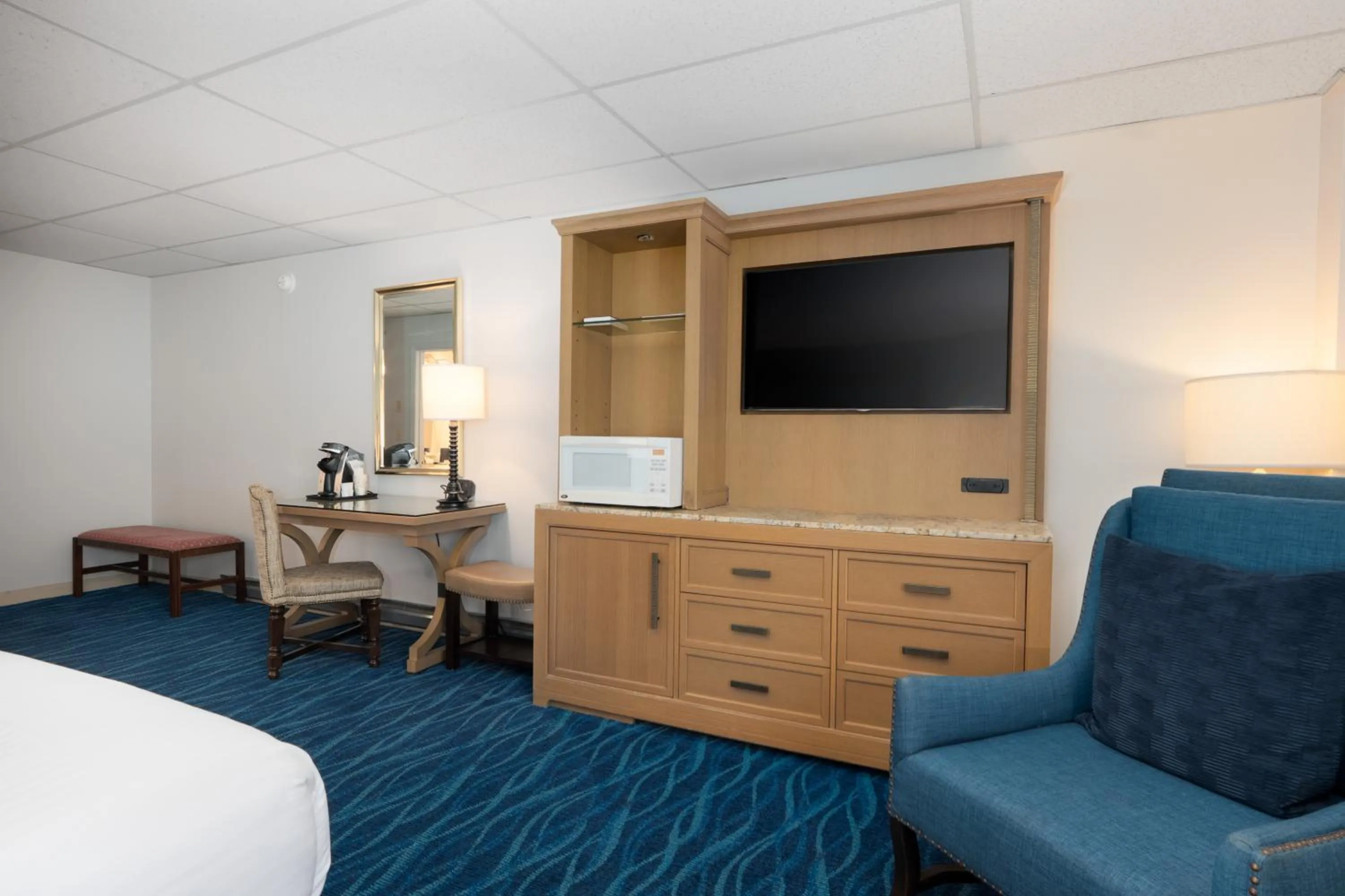 TV and multimedia, Bed in Boothbay Harbor Inn