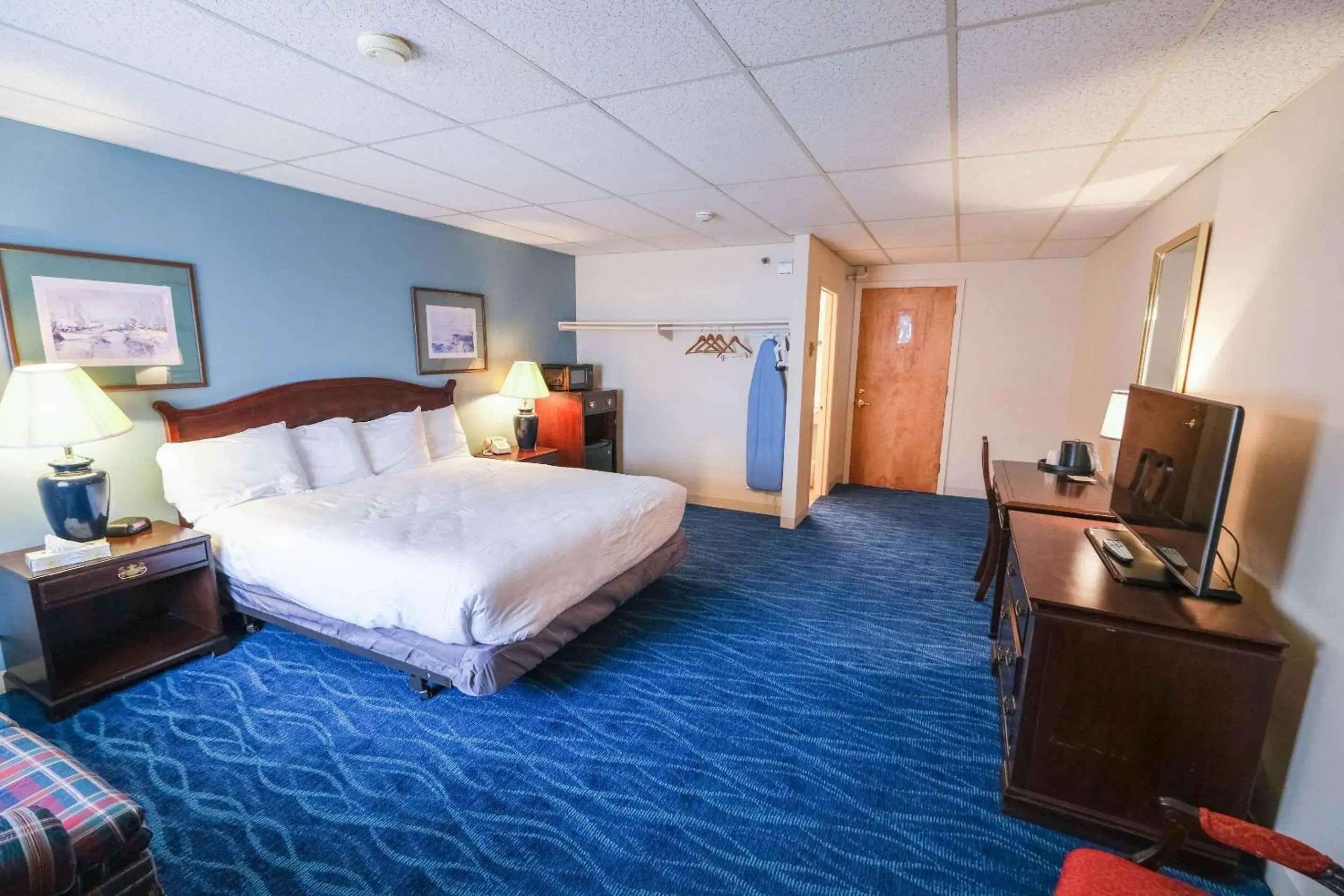 One King Bed No View 1st Floor in Boothbay Harbor Inn One King Bed No View 1st Floor in Boothbay Harbor Inn