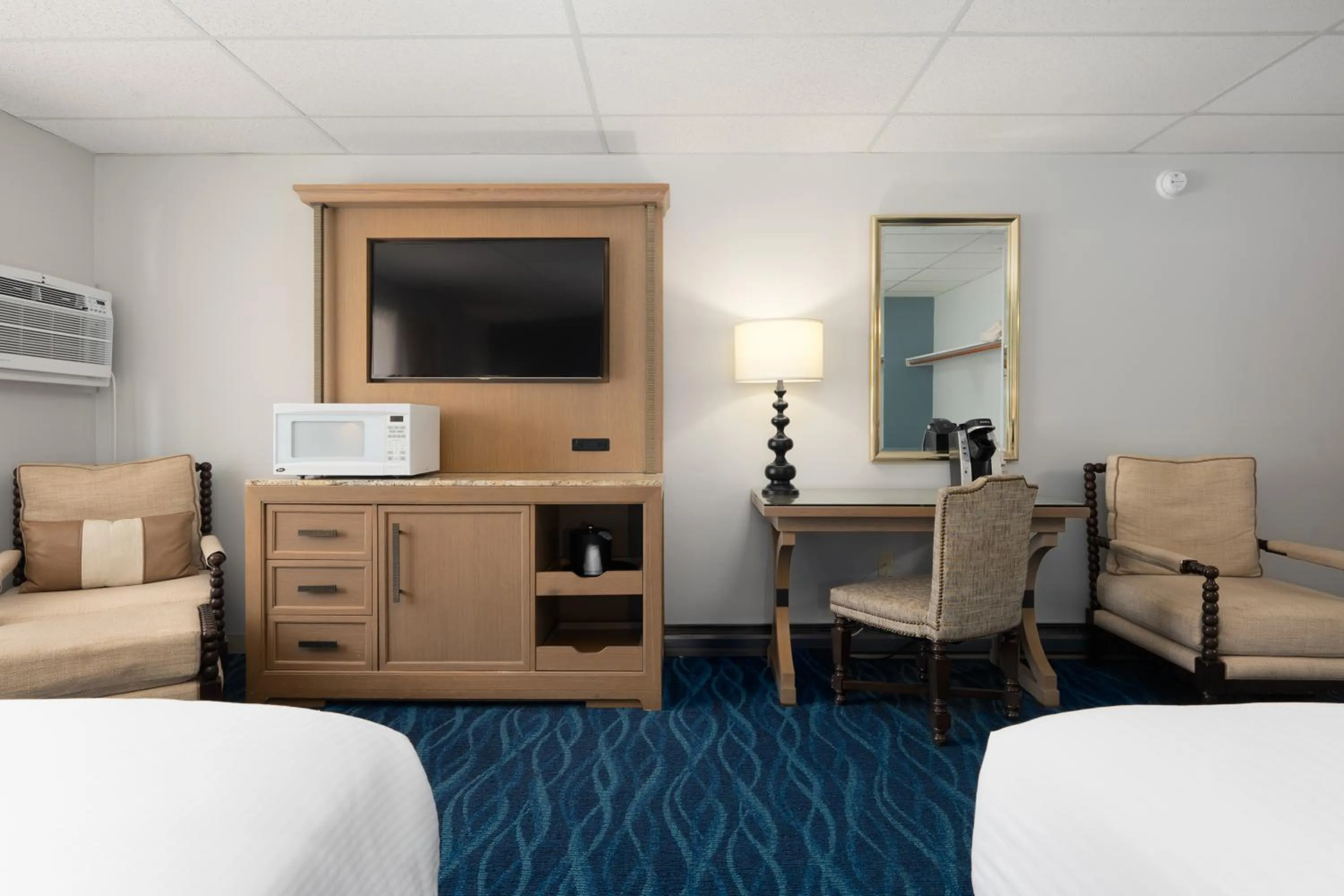 TV and multimedia, Bed in Boothbay Harbor Inn