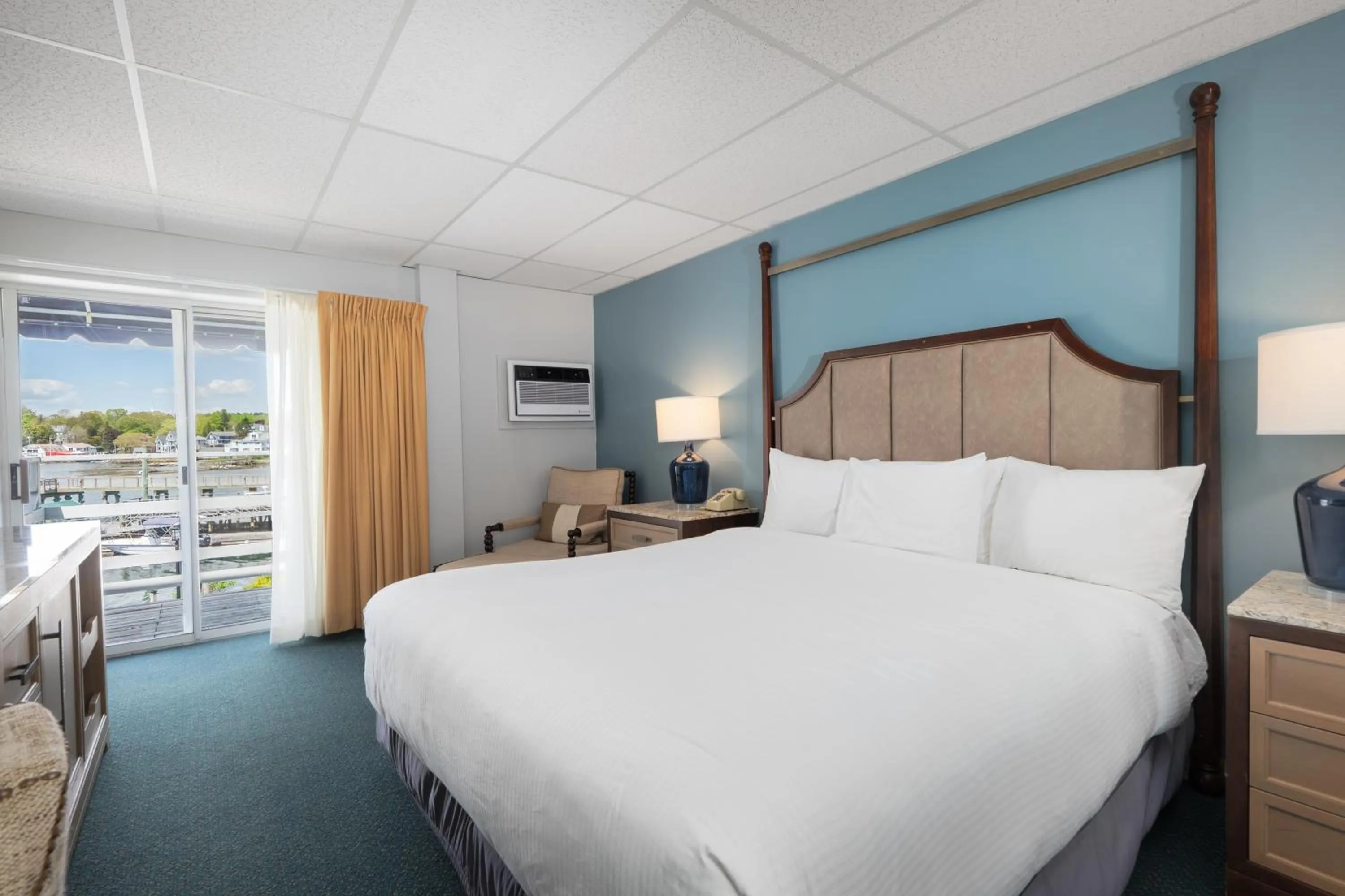 Photo of the whole room, Bed in Boothbay Harbor Inn