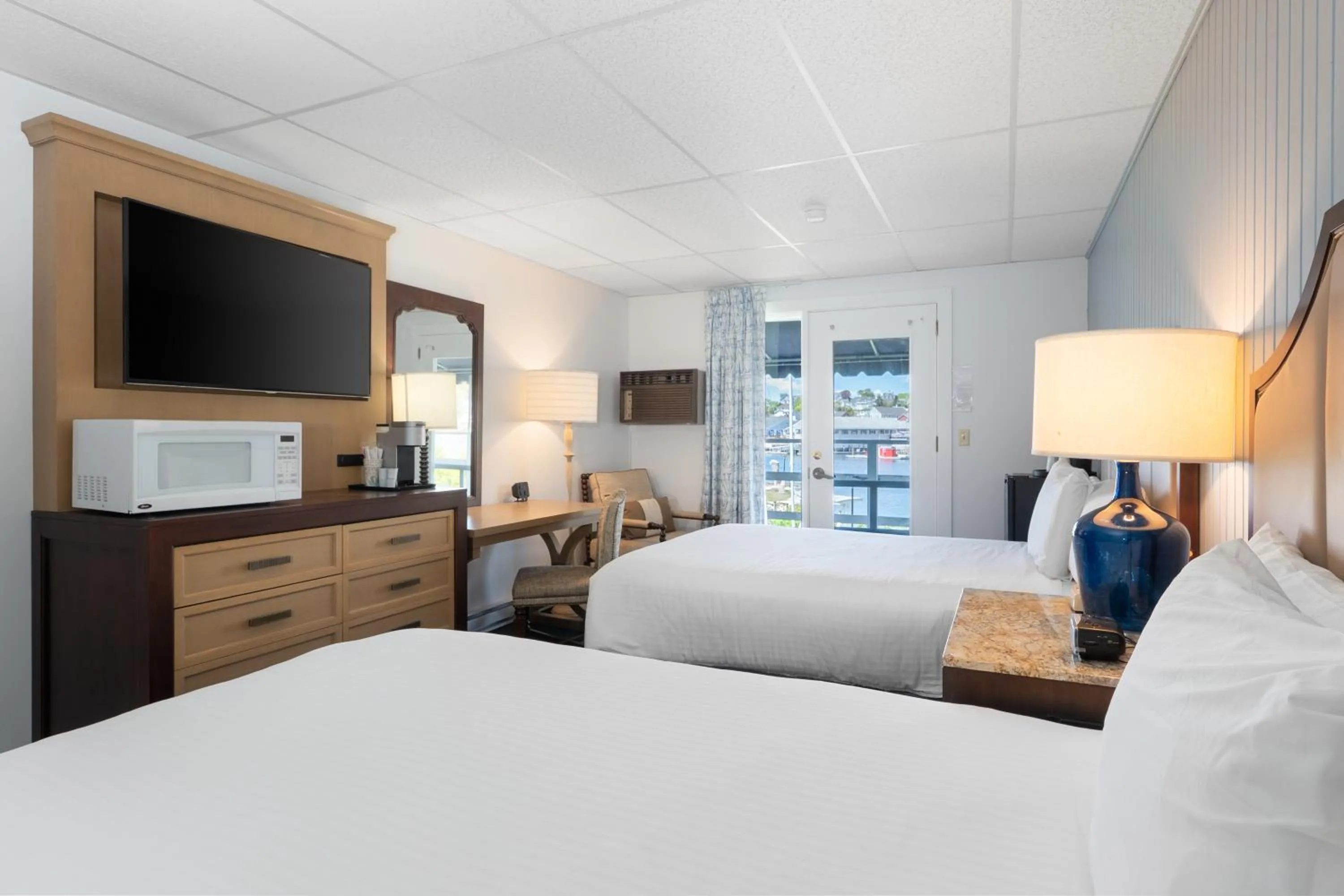 Photo of the whole room, Bed in Boothbay Harbor Inn