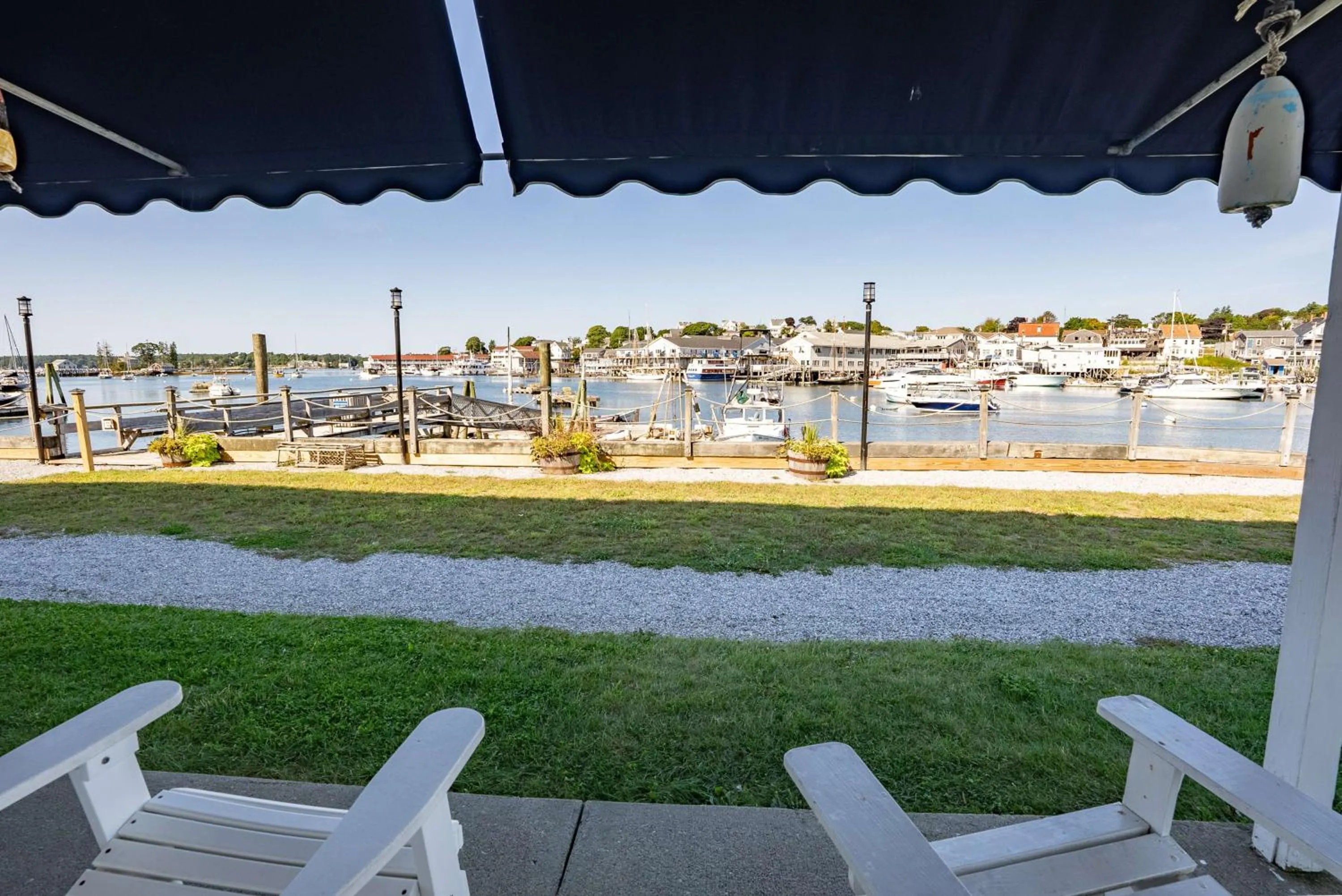 Property building in Boothbay Harbor Inn