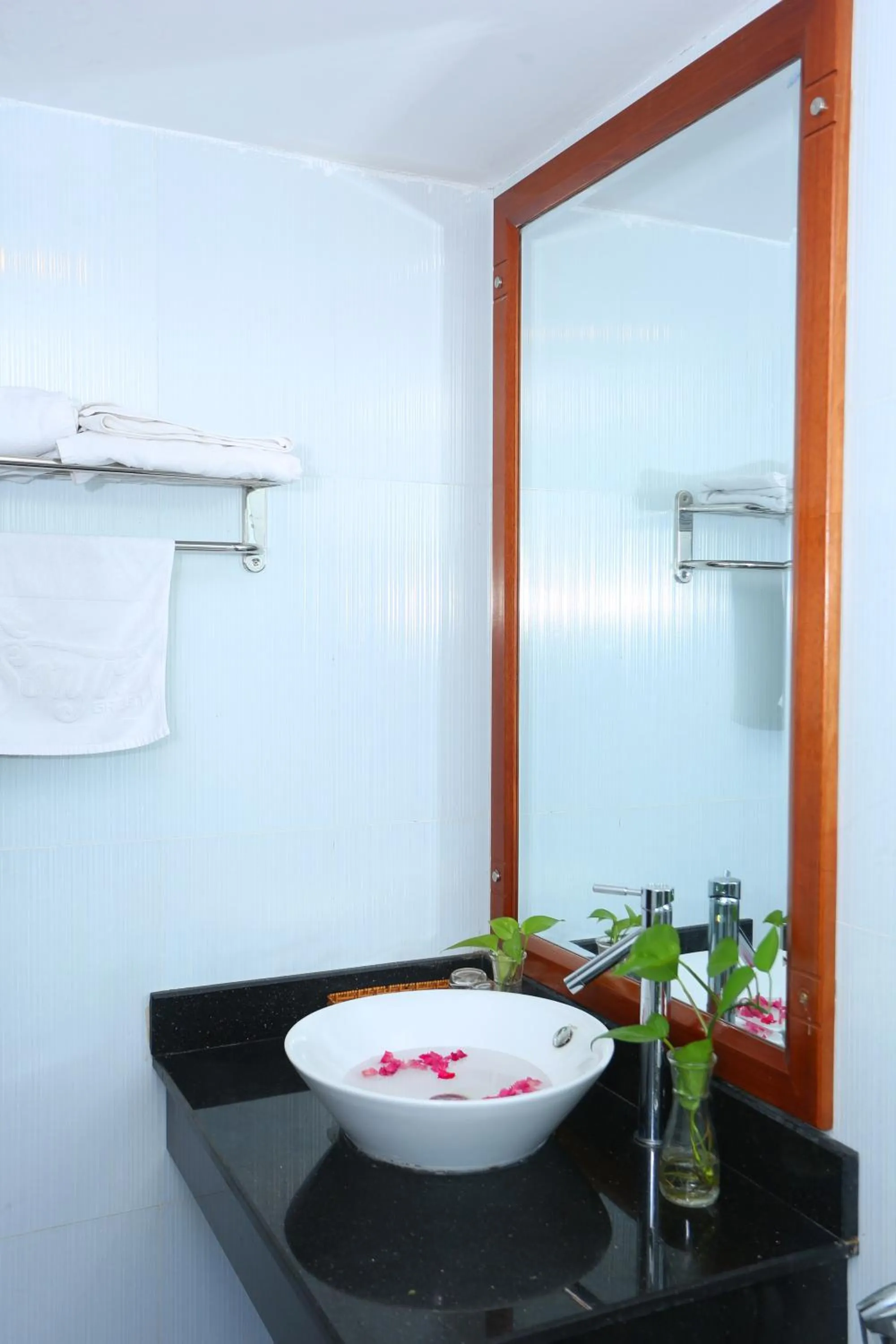 Bathroom in Son Tra Green Hotel & Apartment