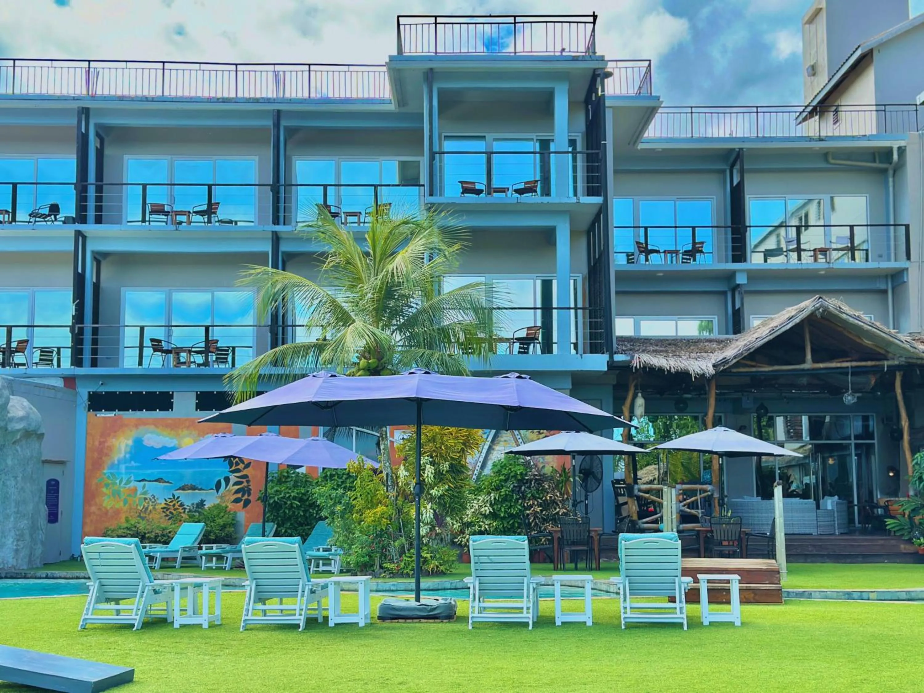 Swimming pool in Palau Central Hotel