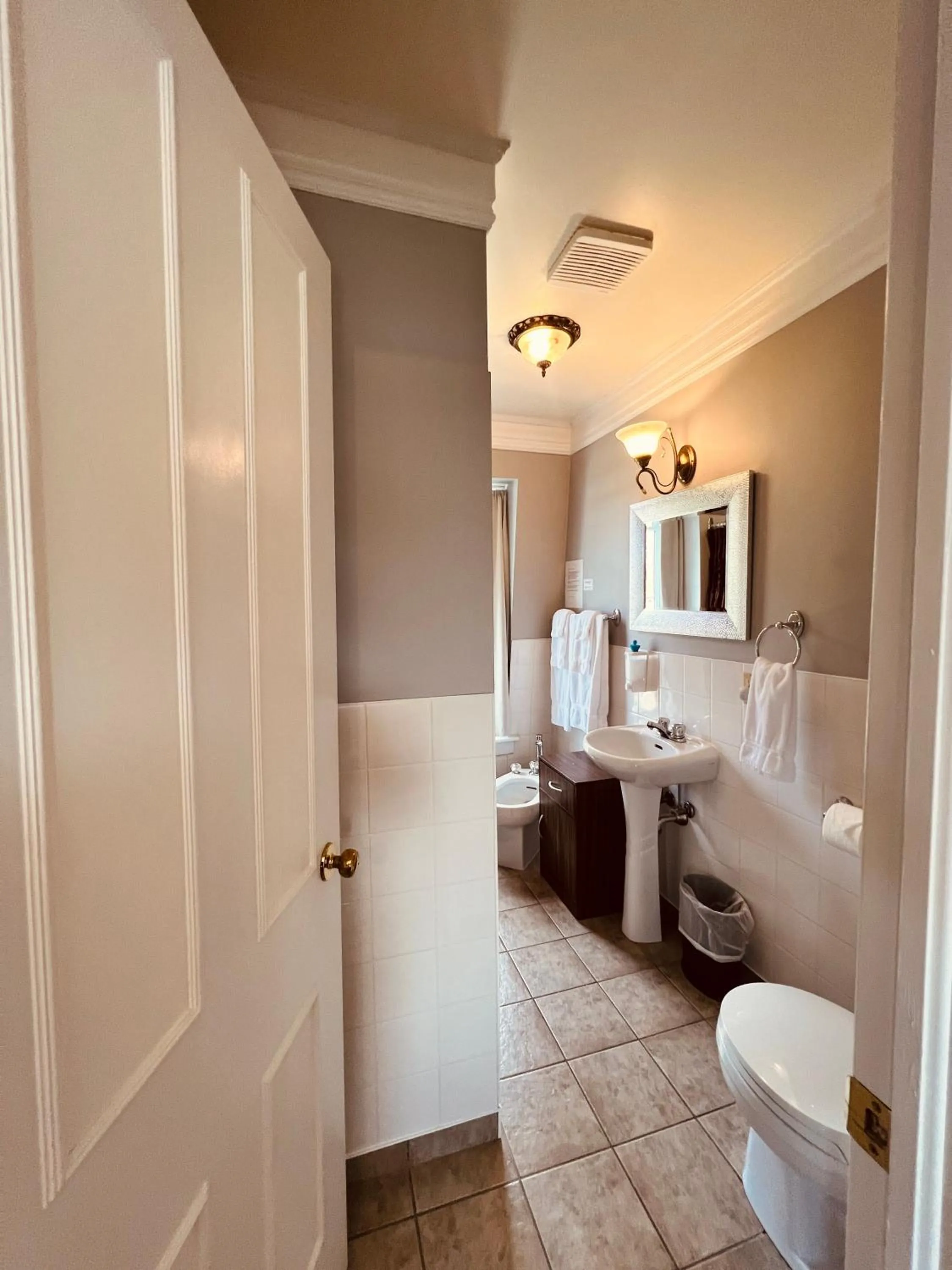 Bathroom in Le Chateau du Lac