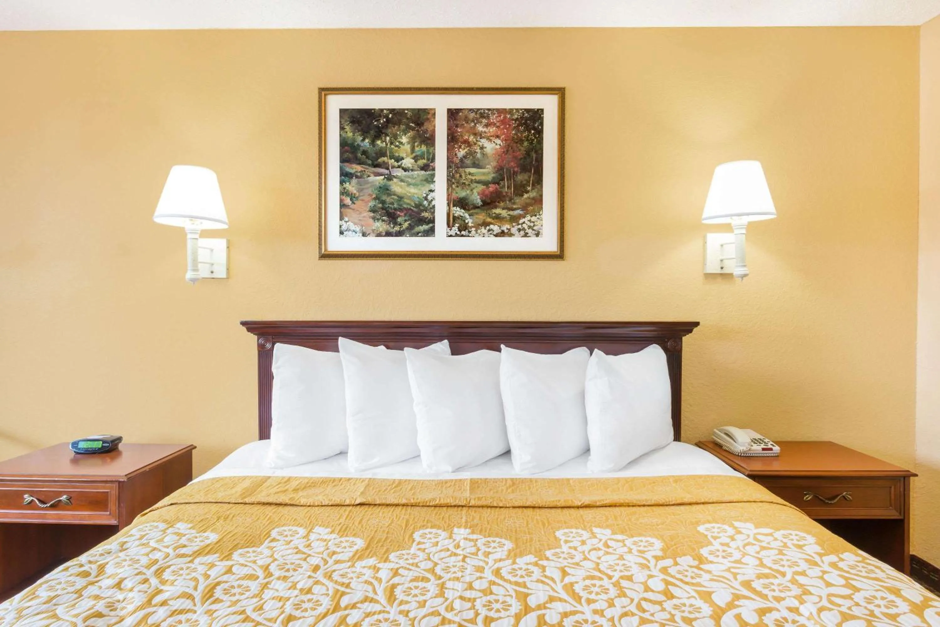 Bedroom, Bed in Quality Inn Orlando-Near Universal Blvd