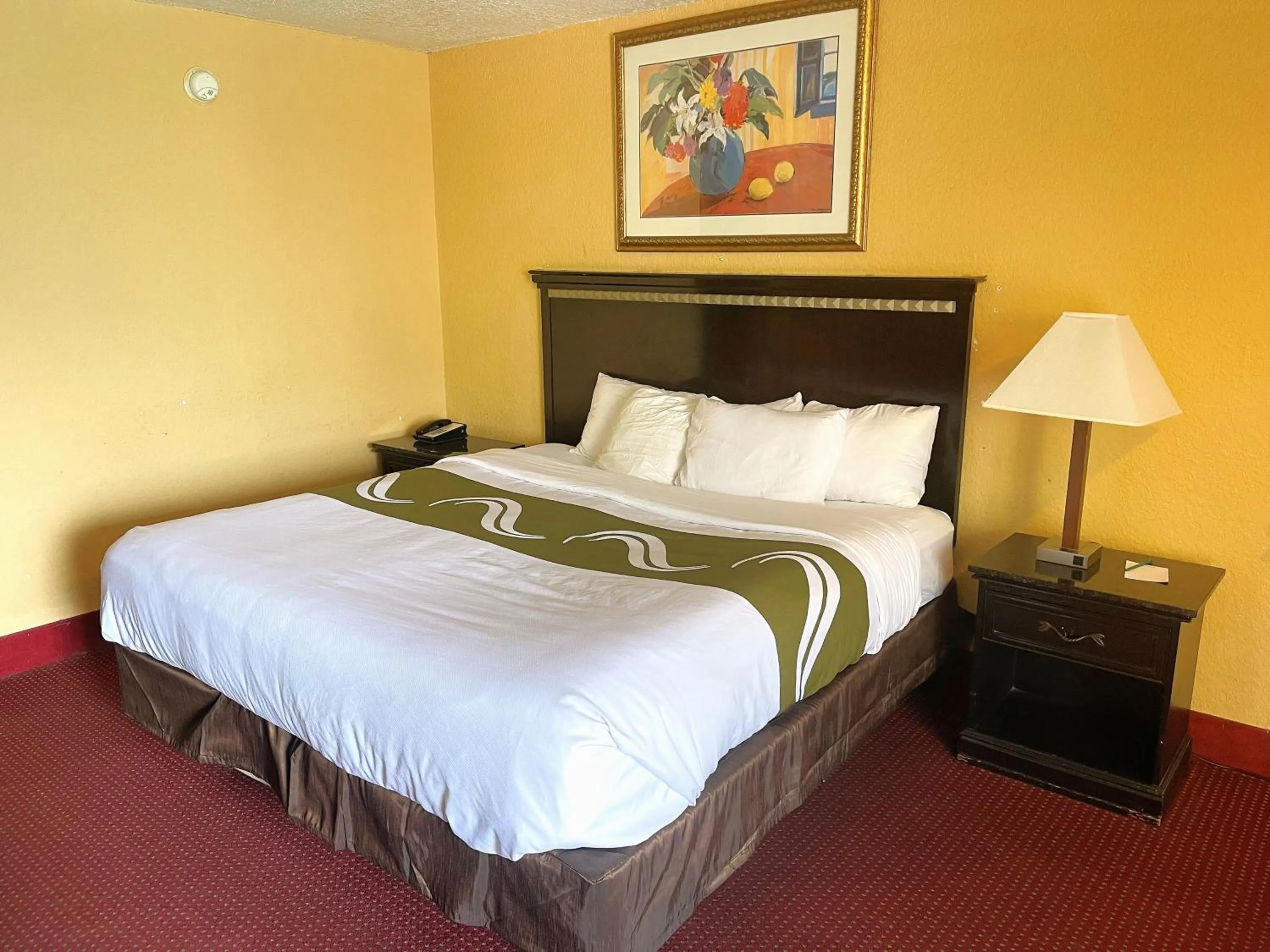 Bed in Quality Inn Orlando-Near Universal Blvd